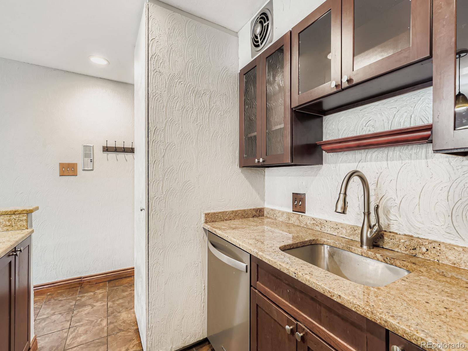 MLS Image #5 for 1050 n corona street,denver, Colorado