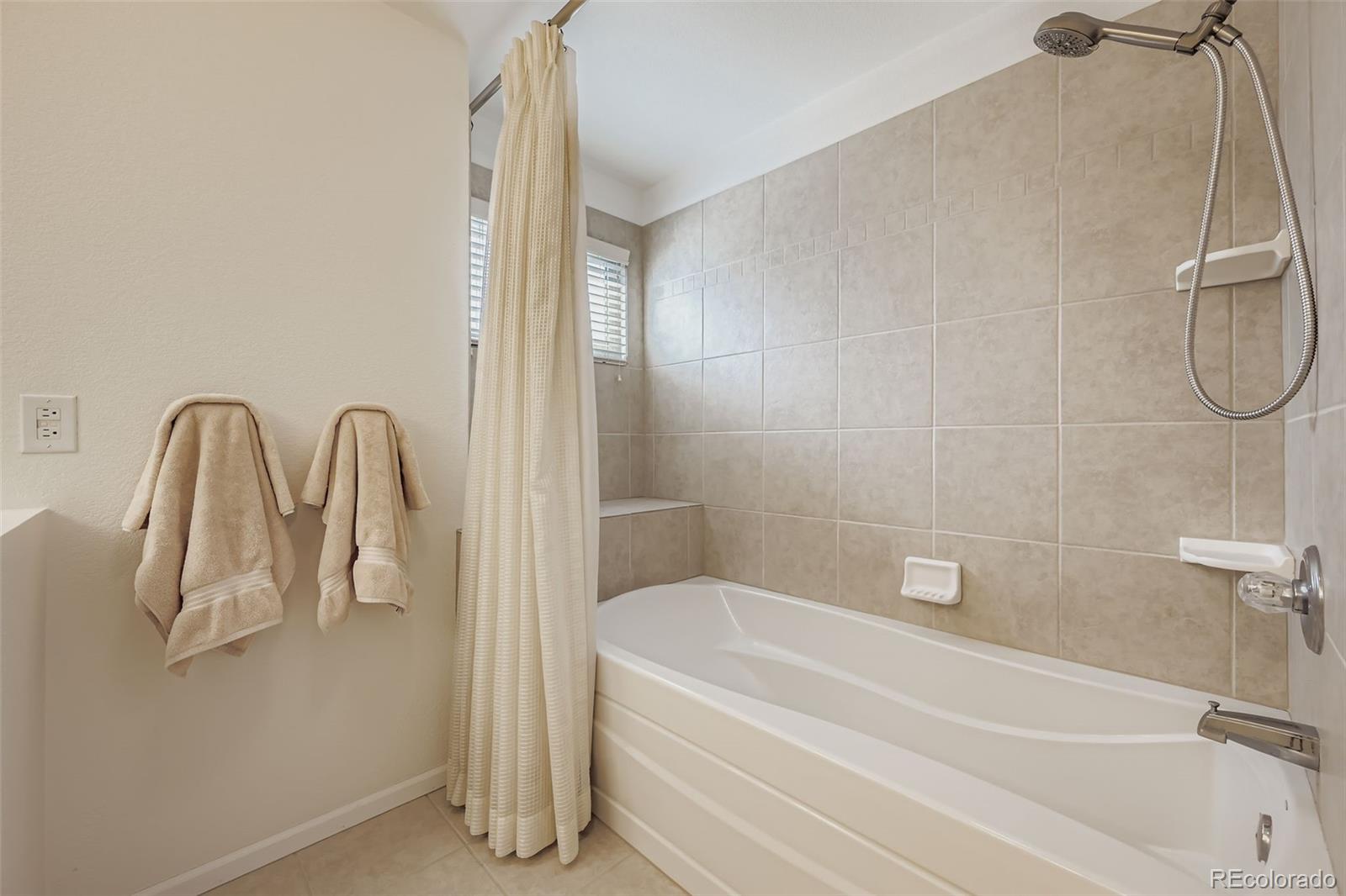 MLS Image #14 for 2110 s scranton way,aurora, Colorado