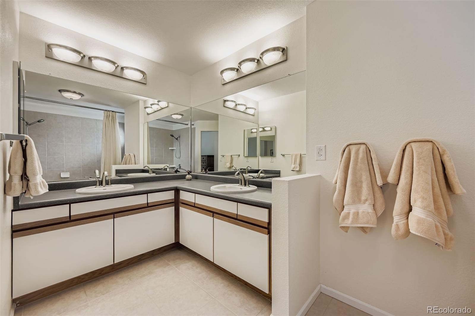 MLS Image #15 for 2110 s scranton way,aurora, Colorado