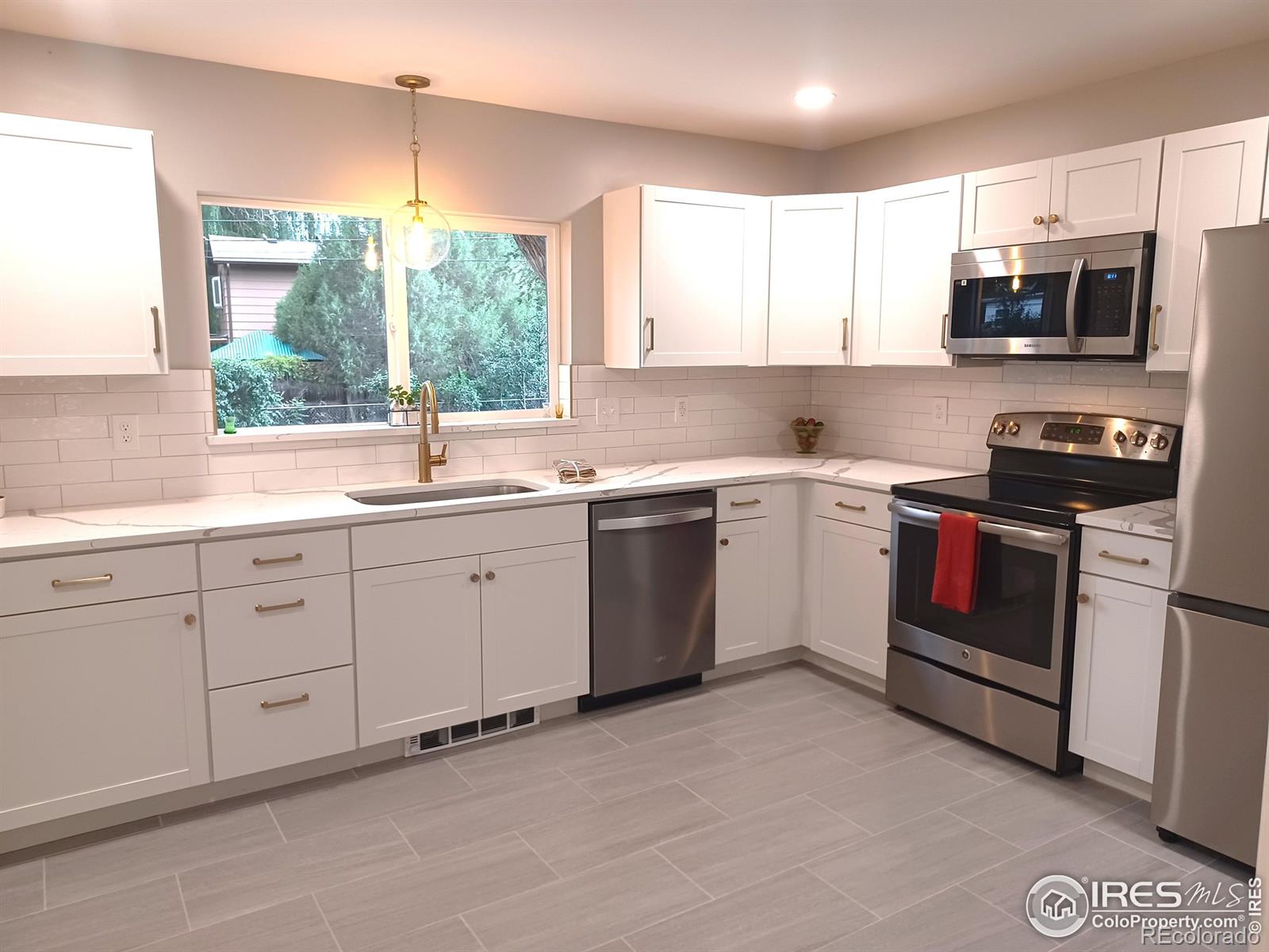 MLS Image #5 for 930  grant street,longmont, Colorado