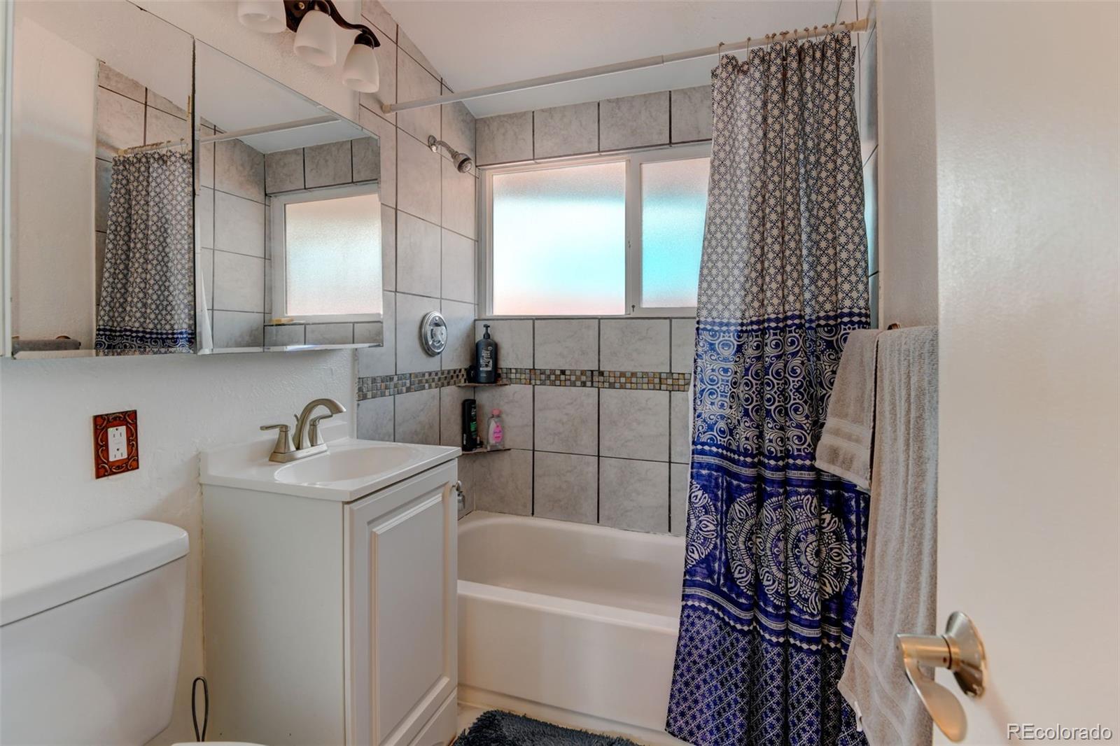 MLS Image #17 for 2370 s meade street,denver, Colorado