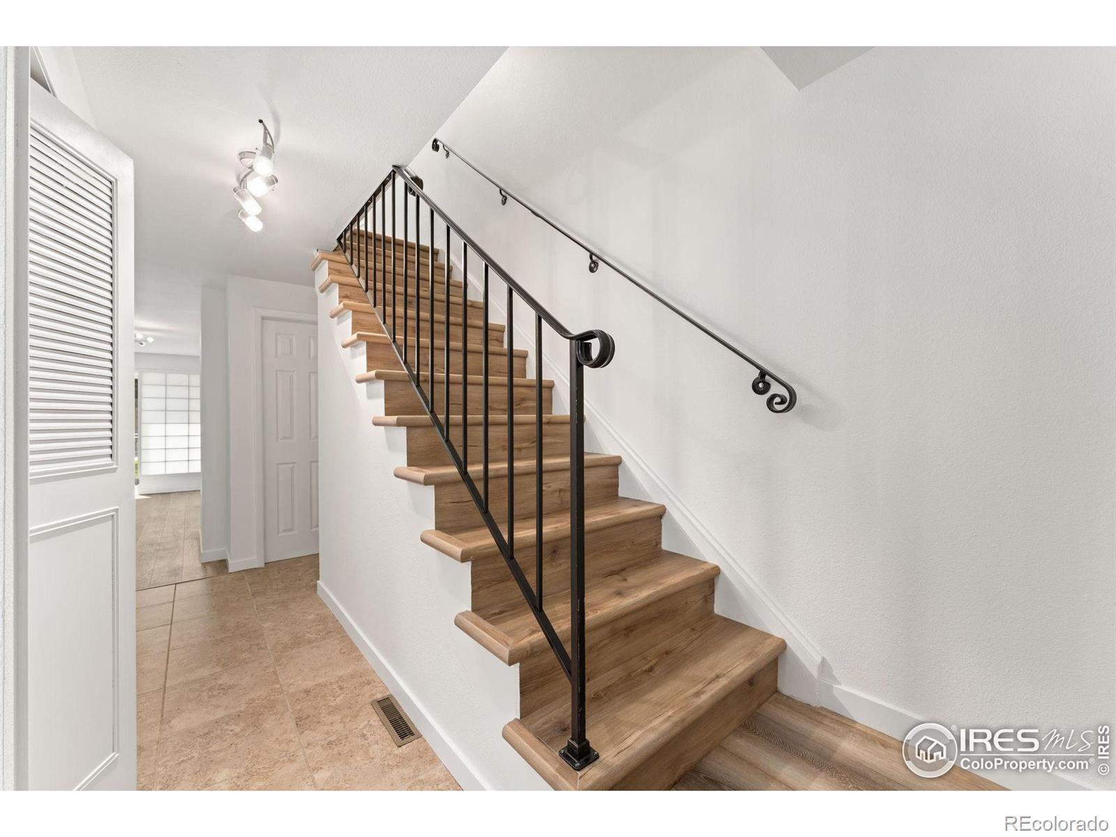 MLS Image #9 for 1200 s monaco ,denver, Colorado