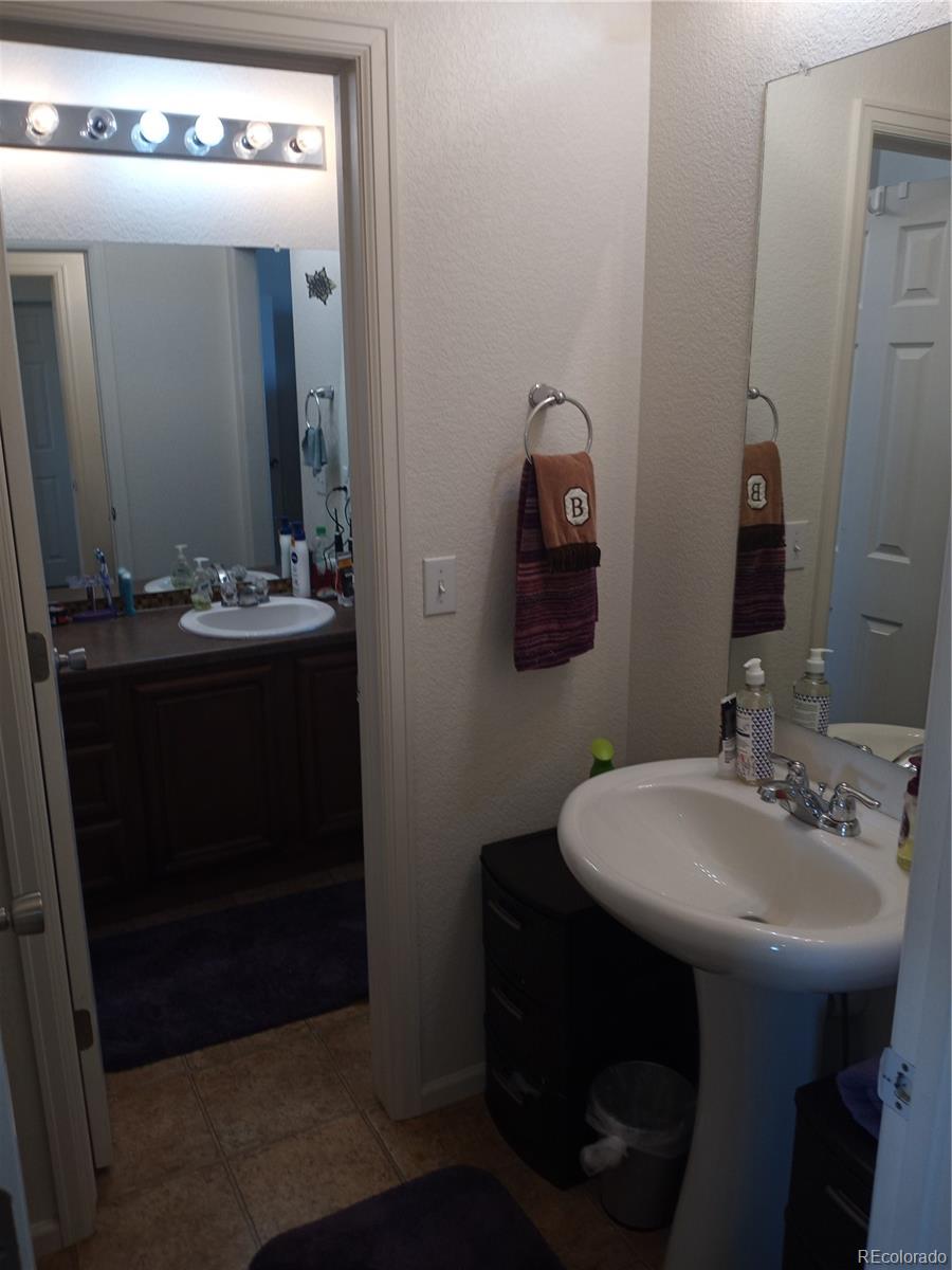 MLS Image #6 for 5571  killarney street,denver, Colorado
