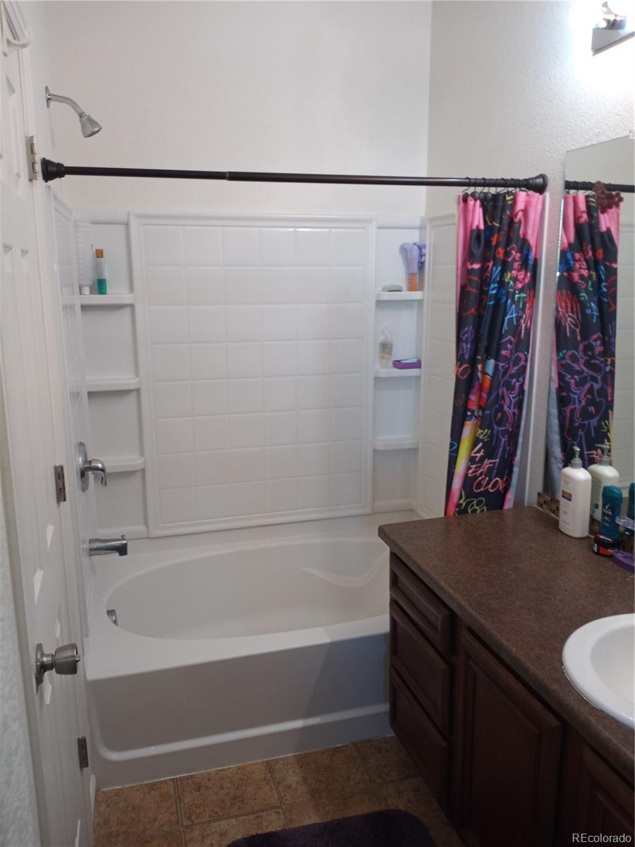 MLS Image #7 for 5571  killarney street,denver, Colorado
