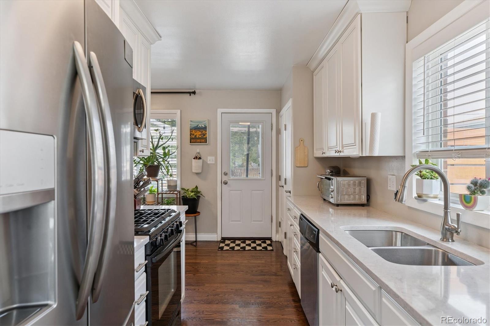 MLS Image #7 for 2562 s quitman street,denver, Colorado