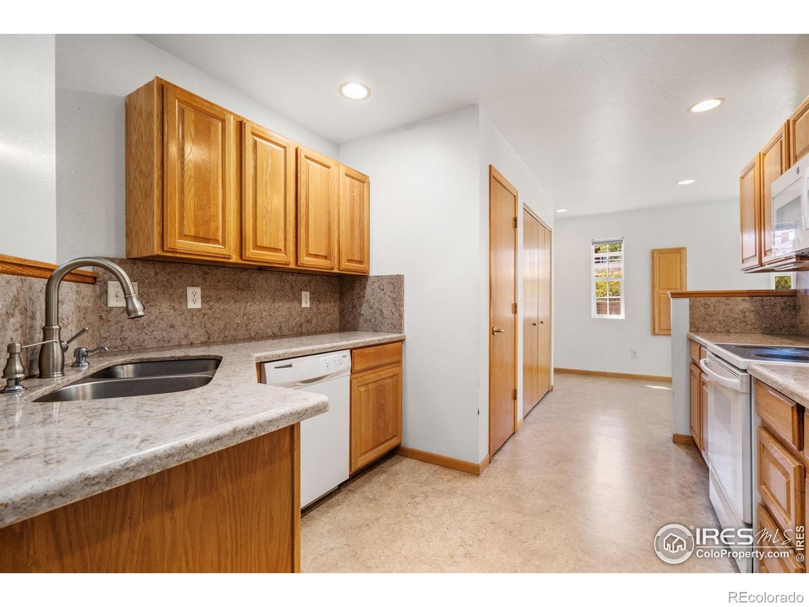 MLS Image #5 for 204  shupe circle,loveland, Colorado