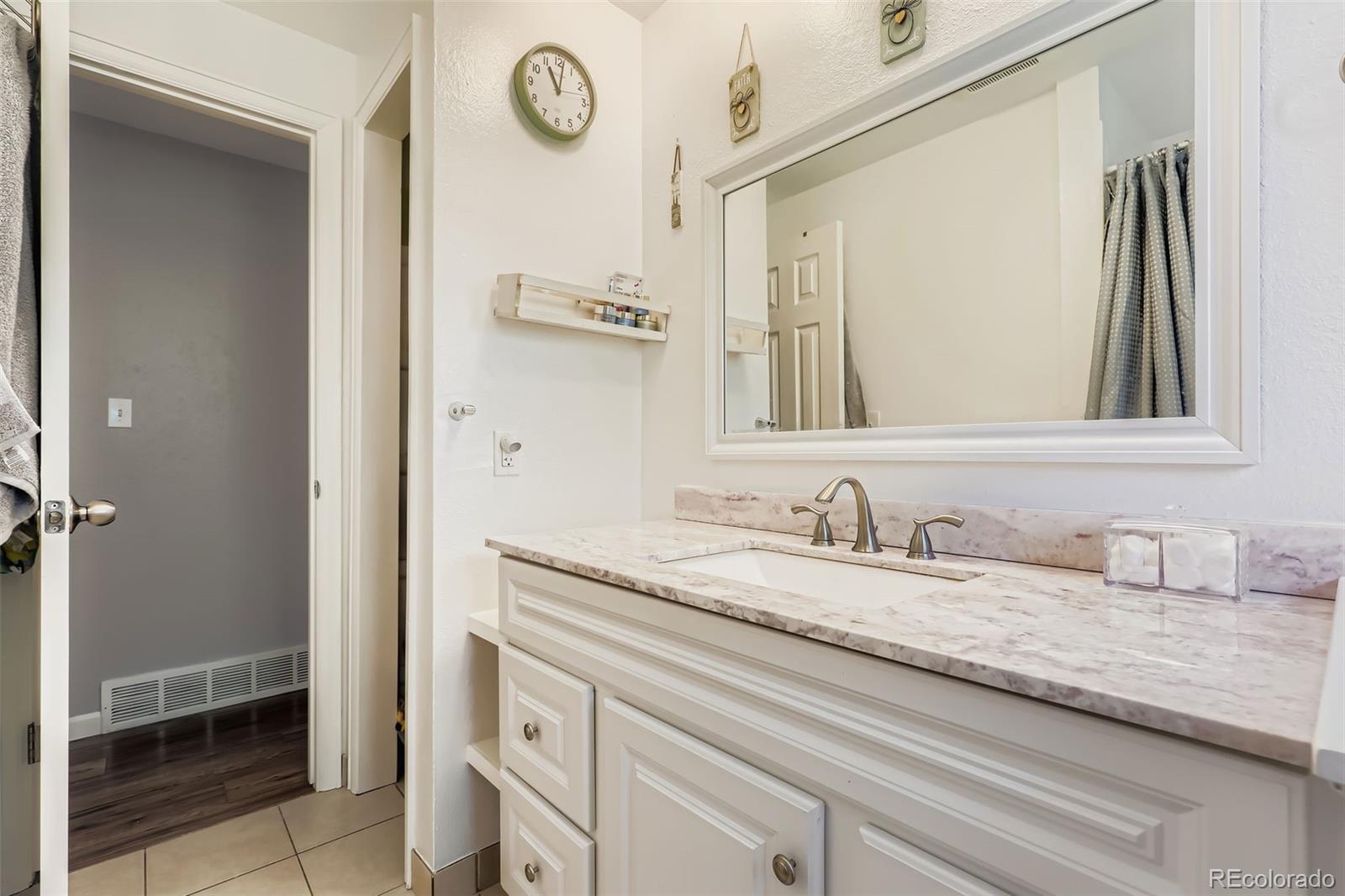 MLS Image #11 for 3225  carson street,aurora, Colorado