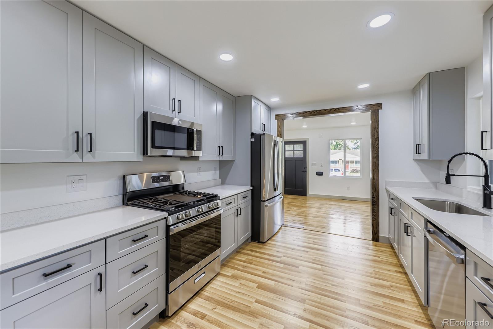 MLS Image #11 for 2531 s perry street,denver, Colorado