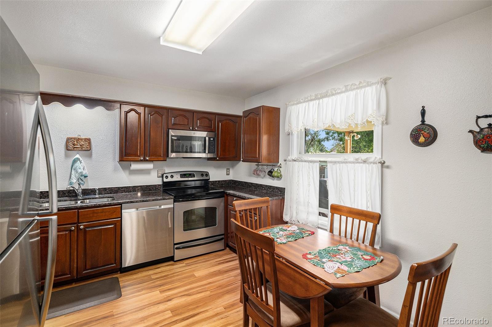 MLS Image #10 for 2556 s elkhart street,aurora, Colorado