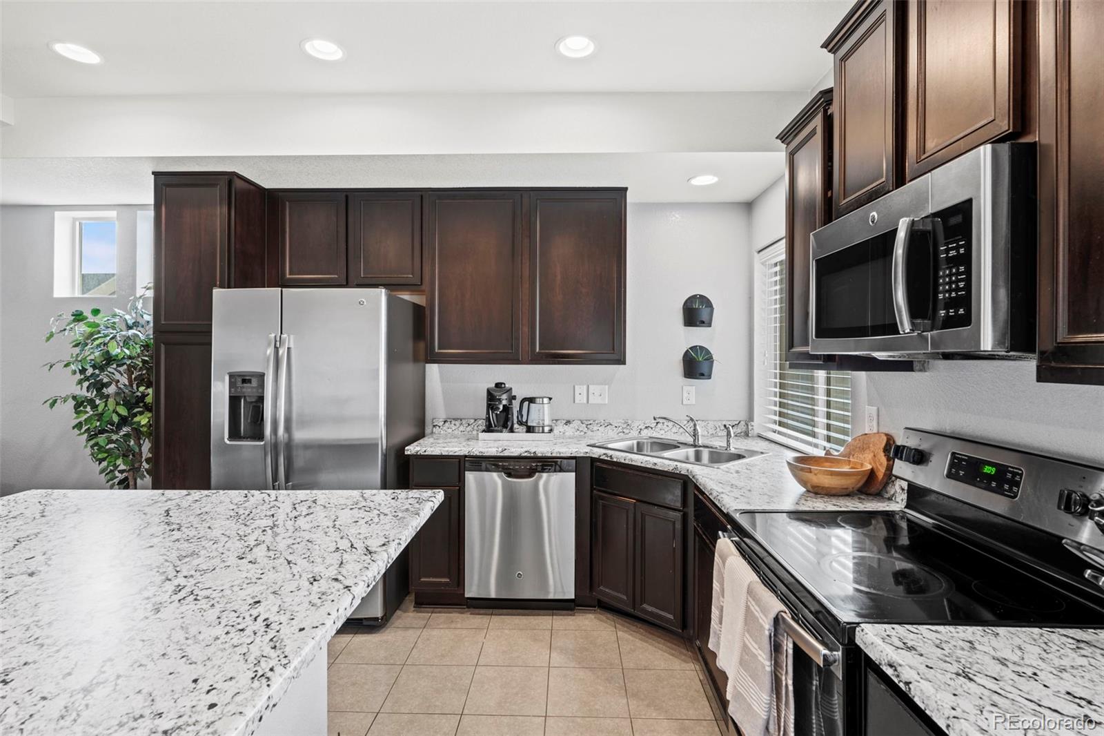 MLS Image #6 for 19051 e 55th avenue,denver, Colorado