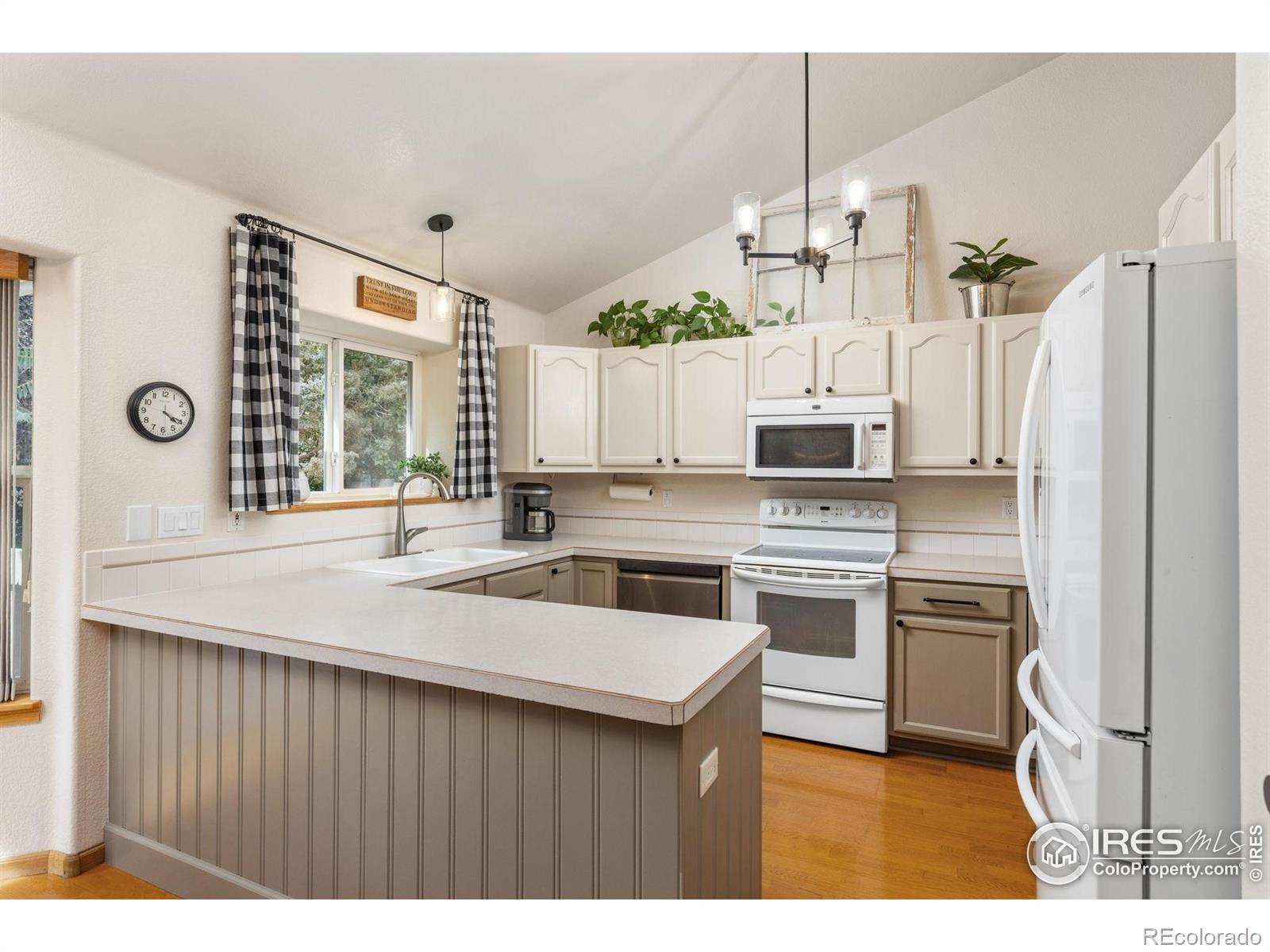 MLS Image #2 for 1682  stove prairie circle,loveland, Colorado