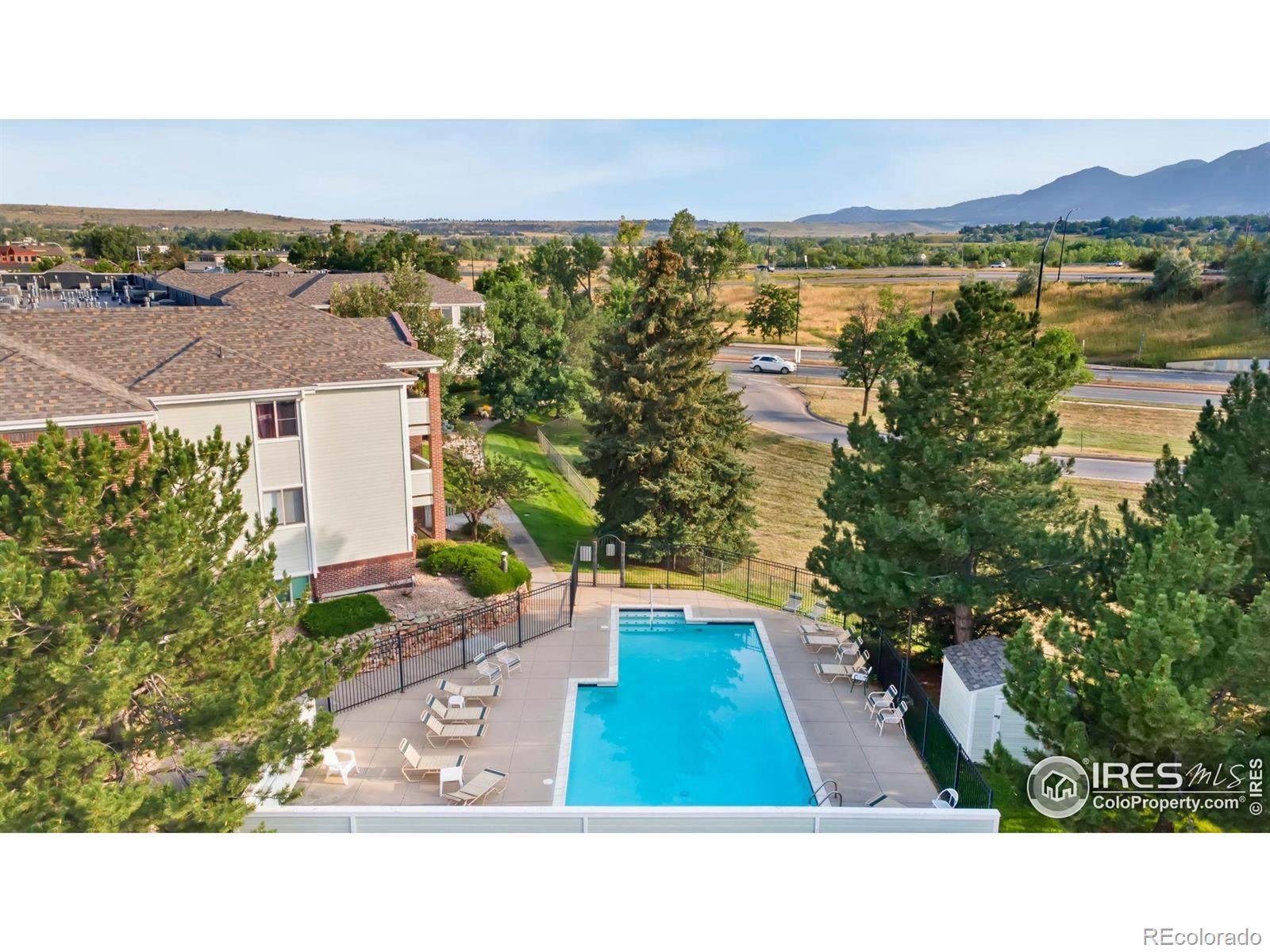MLS Image #20 for 33 s boulder circle,boulder, Colorado