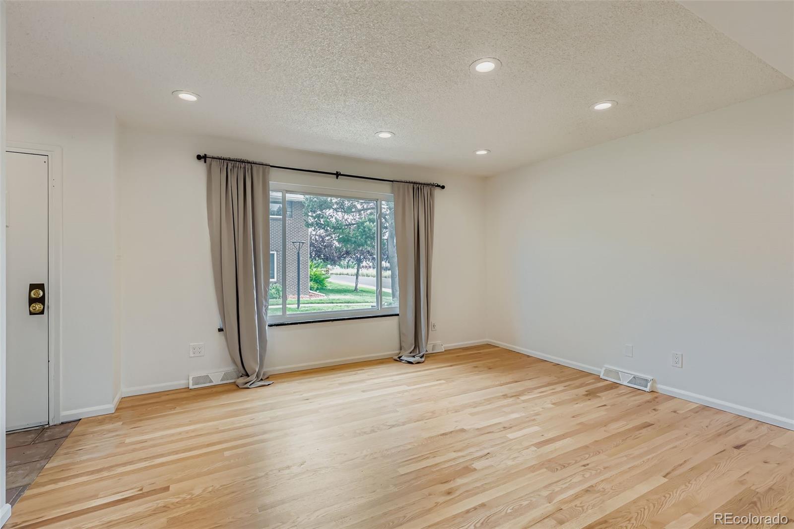 MLS Image #5 for 3981 s boston street,denver, Colorado