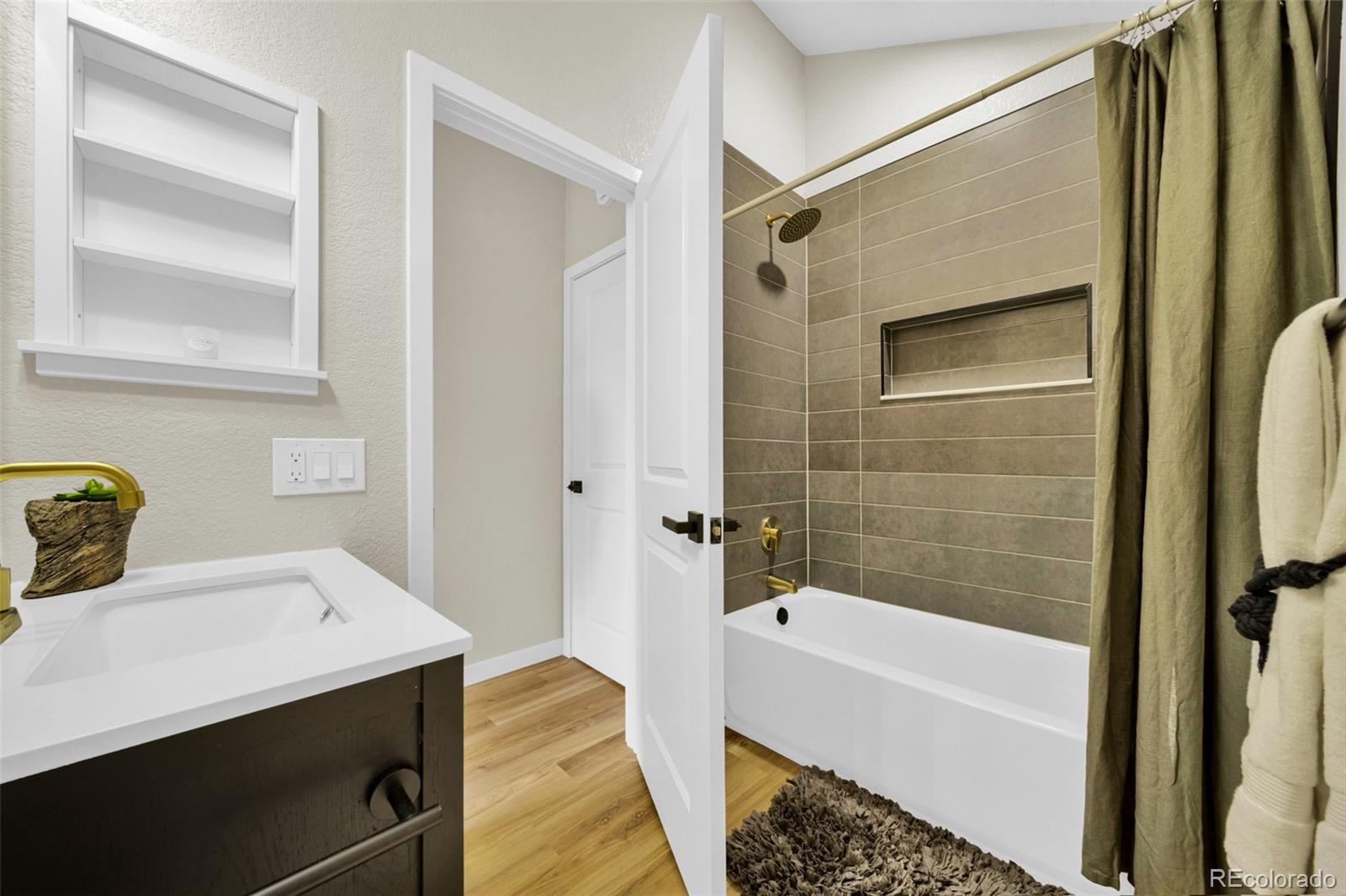 MLS Image #6 for 4111 e 94th avenue,thornton, Colorado