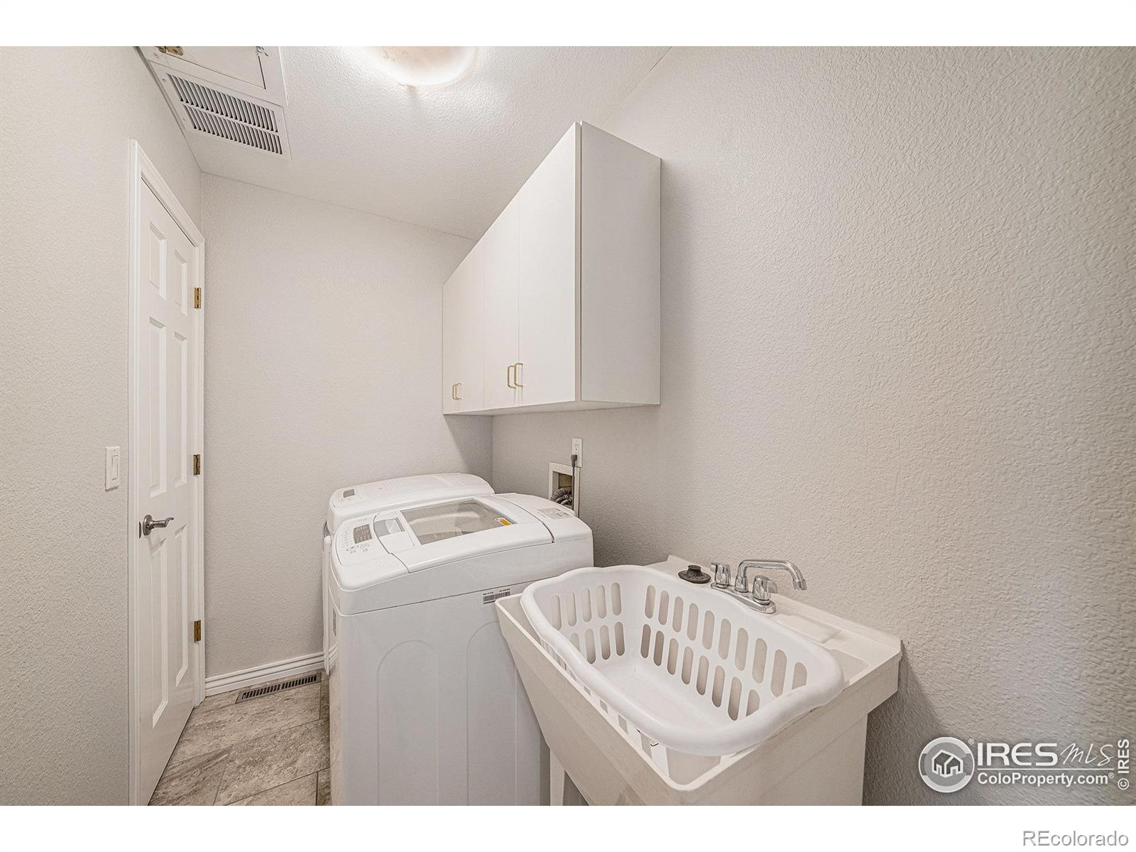 MLS Image #11 for 5927  twin wash square,fort collins, Colorado