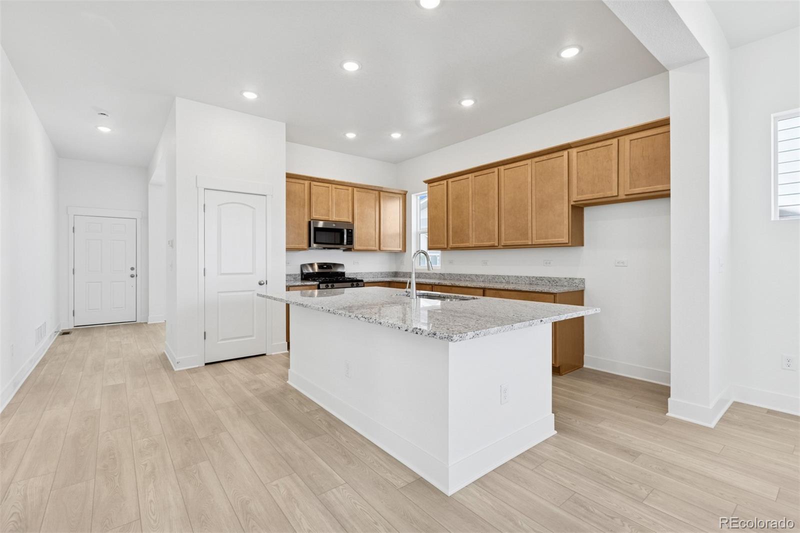MLS Image #11 for 21065 e 61st drive,aurora, Colorado