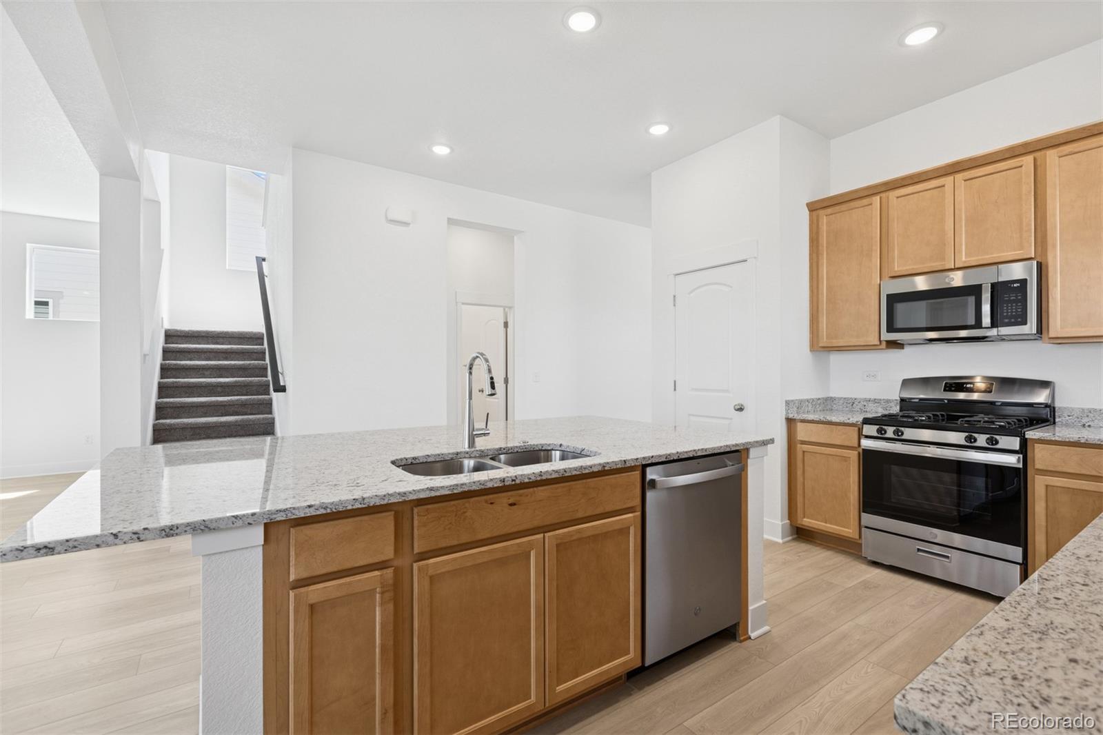 MLS Image #13 for 21065 e 61st drive,aurora, Colorado