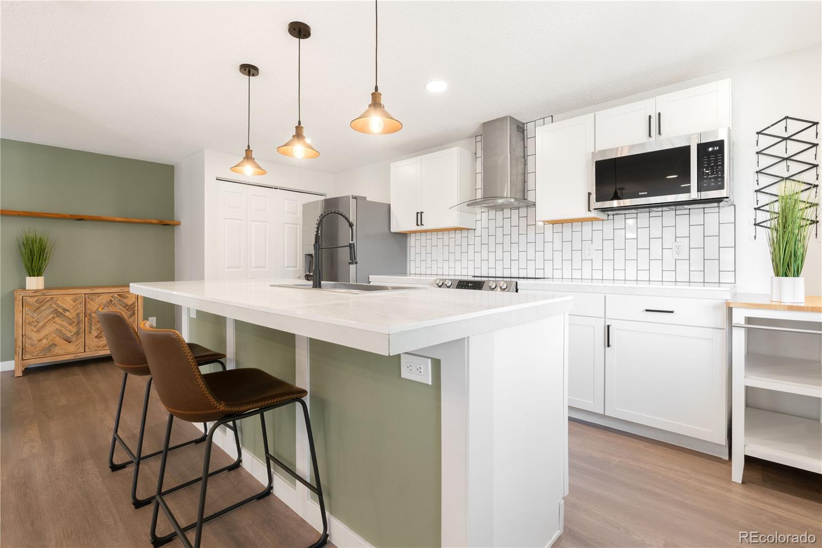 MLS Image #7 for 7127 e wyoming place,denver, Colorado