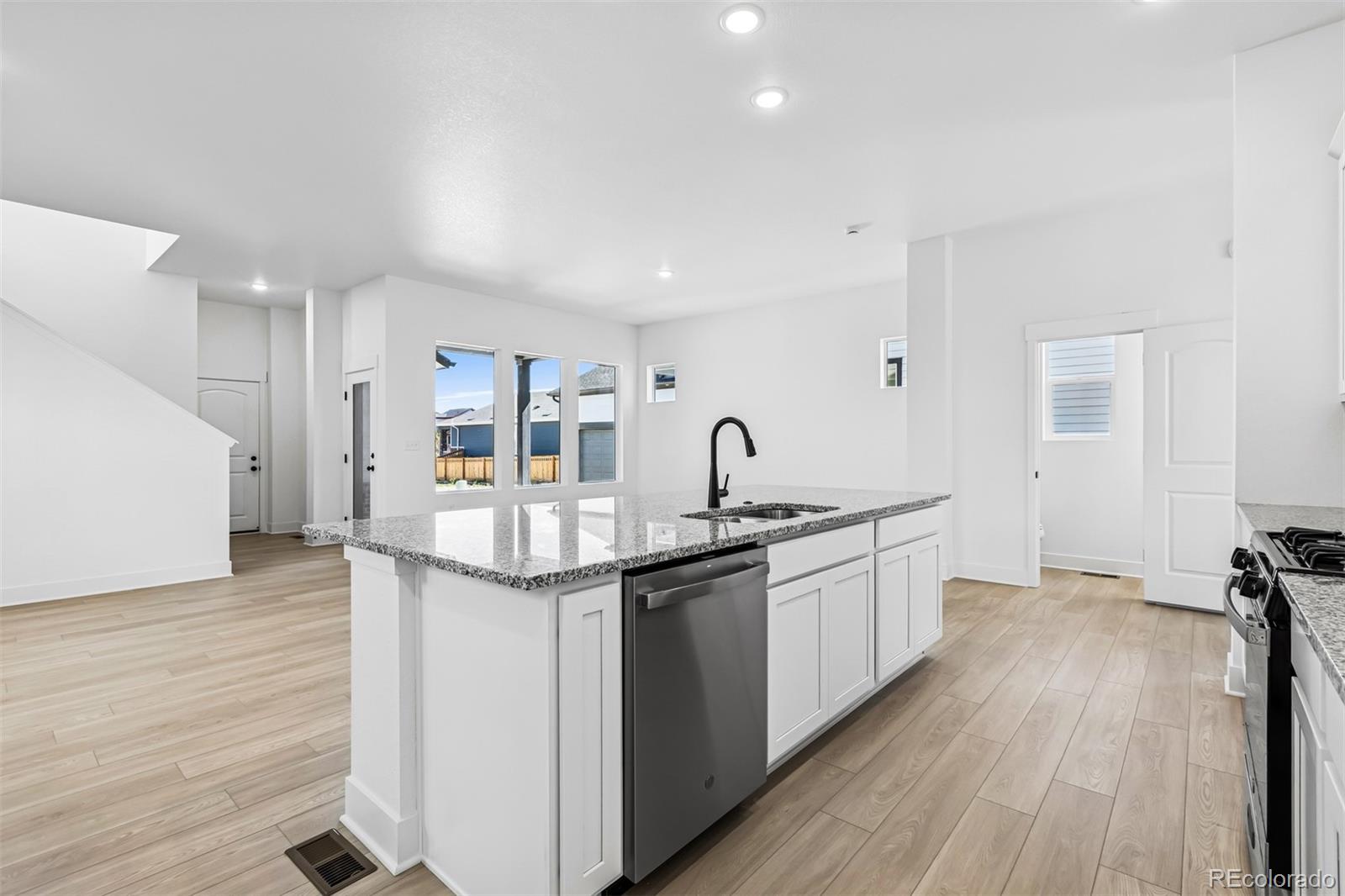 MLS Image #11 for 21045 e 61st drive,aurora, Colorado