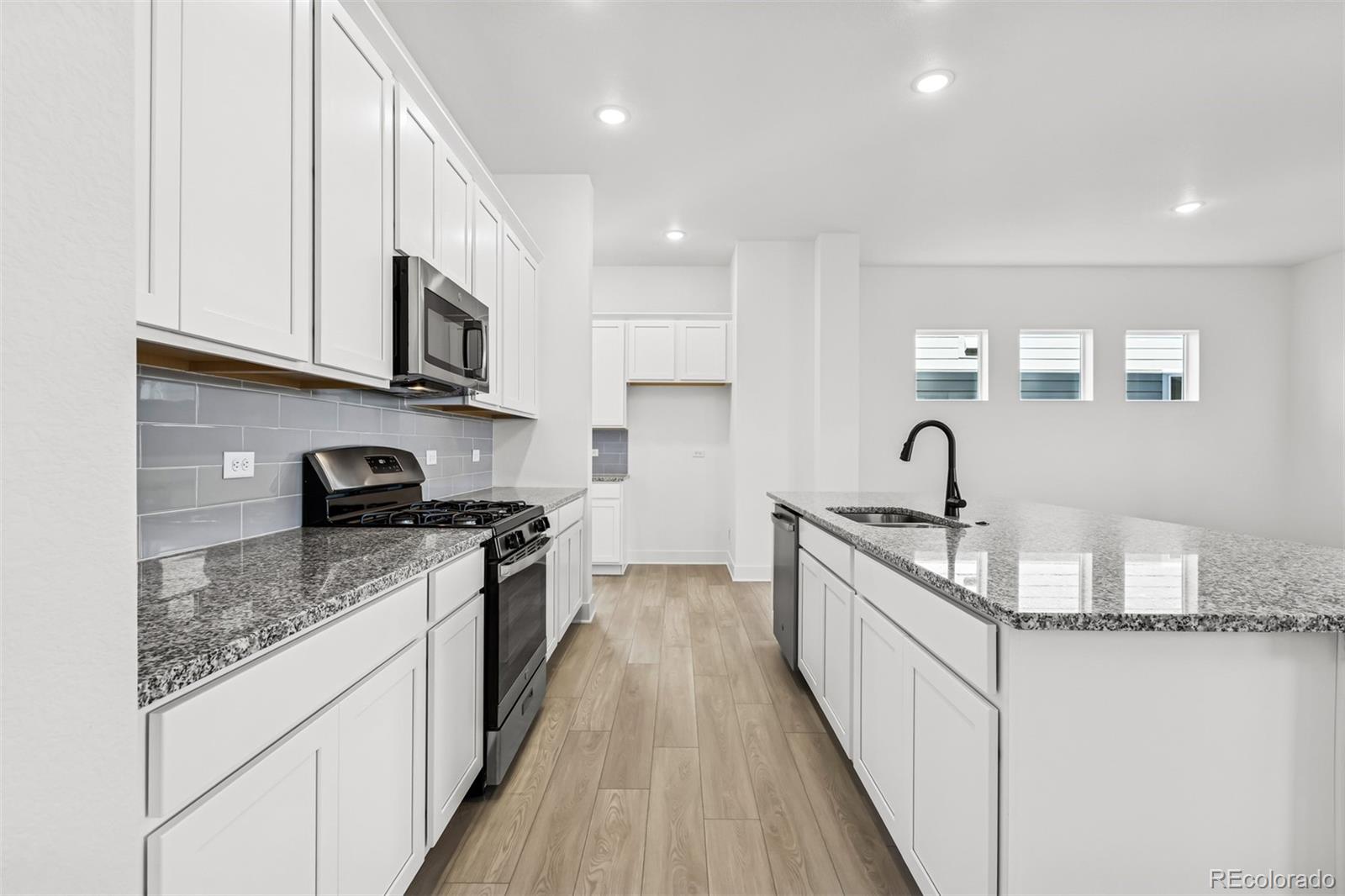 MLS Image #13 for 21045 e 61st drive,aurora, Colorado