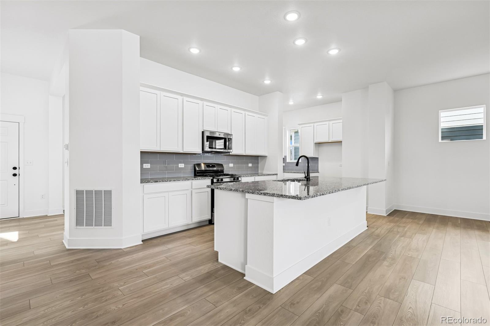 MLS Image #8 for 21045 e 61st drive,aurora, Colorado