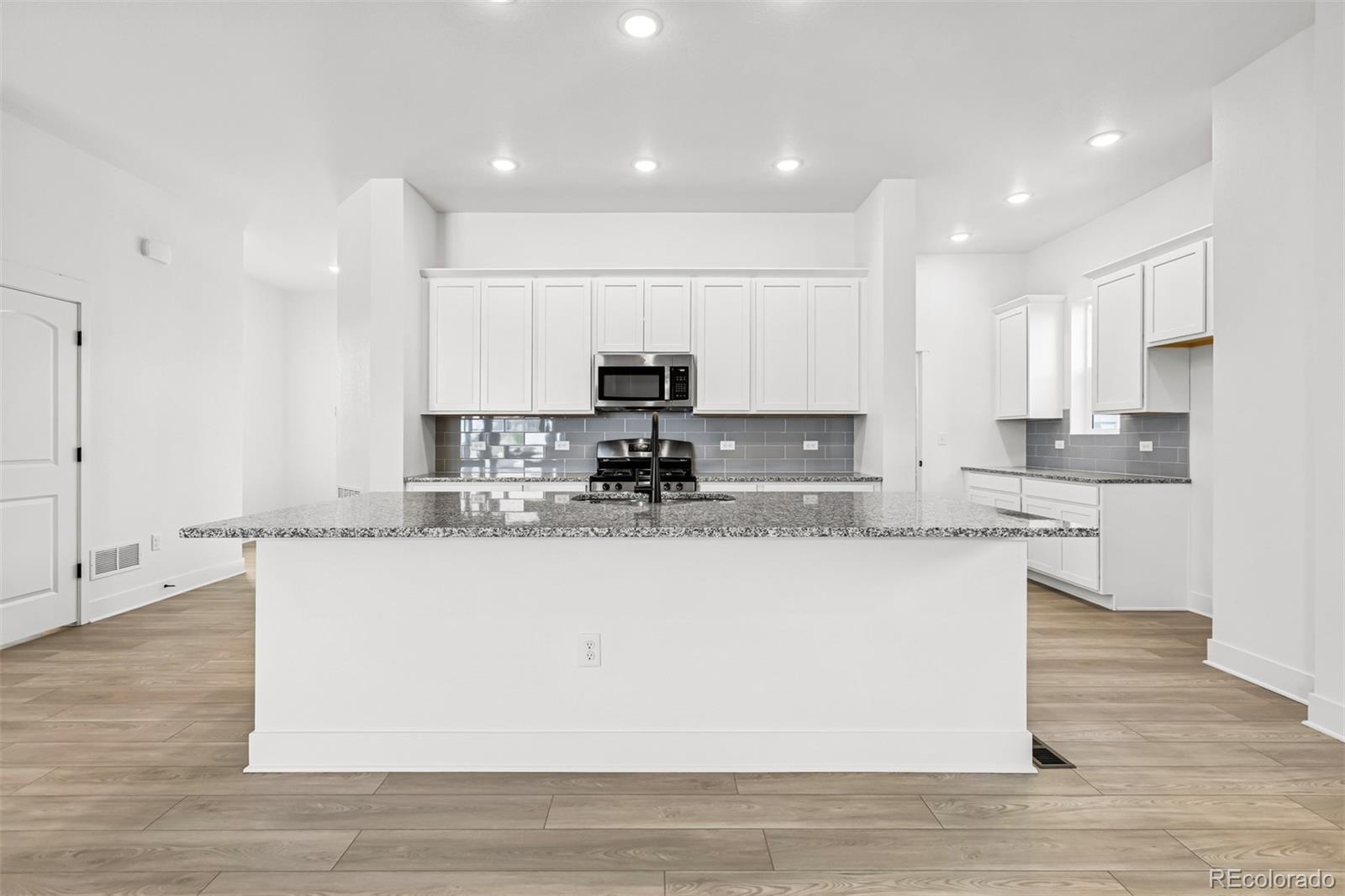 MLS Image #9 for 21045 e 61st drive,aurora, Colorado