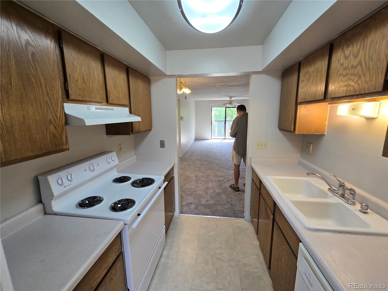 MLS Image #18 for 3550 s harlan street,denver, Colorado