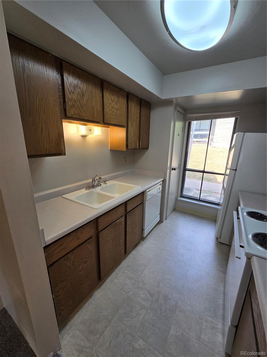 MLS Image #7 for 3550 s harlan street,denver, Colorado