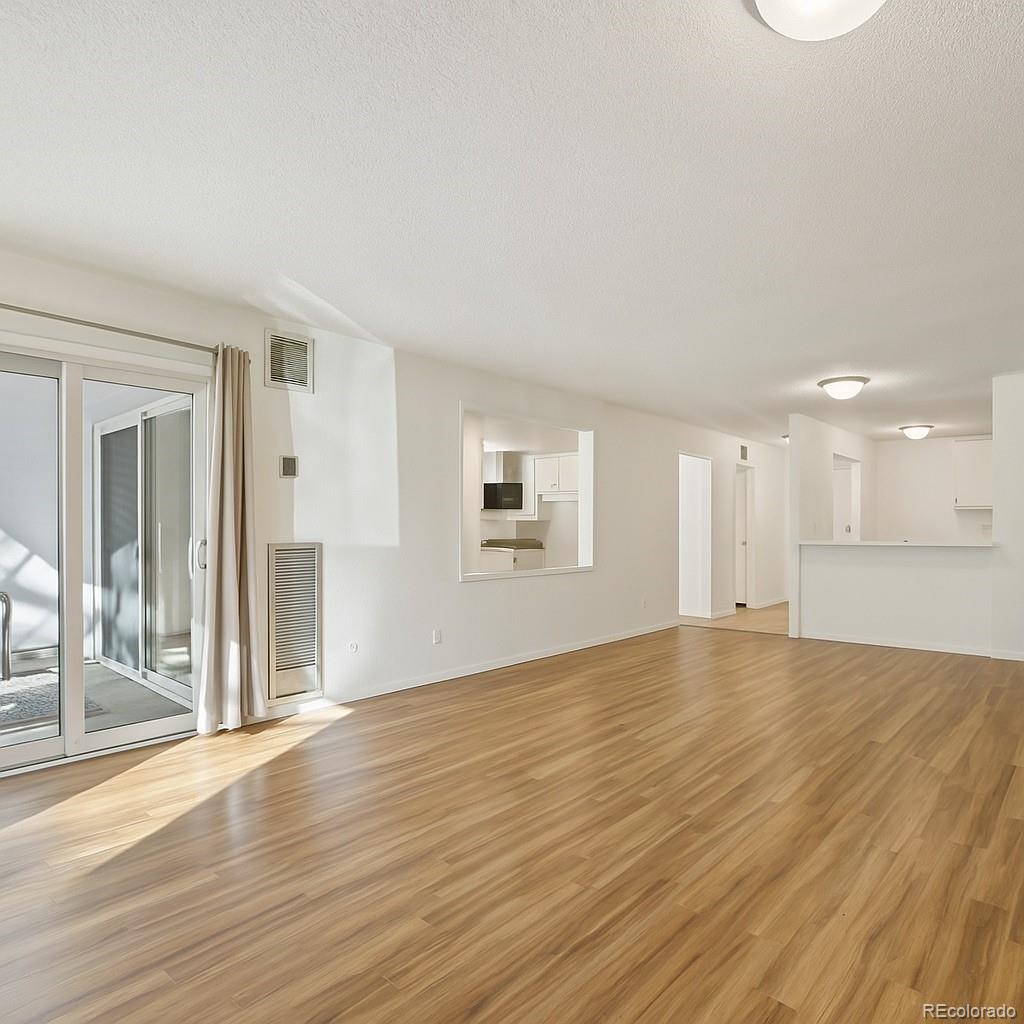 MLS Image #10 for 2880 s locust street,denver, Colorado