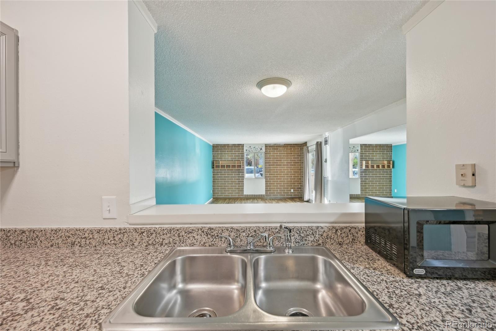MLS Image #15 for 2880 s locust street,denver, Colorado