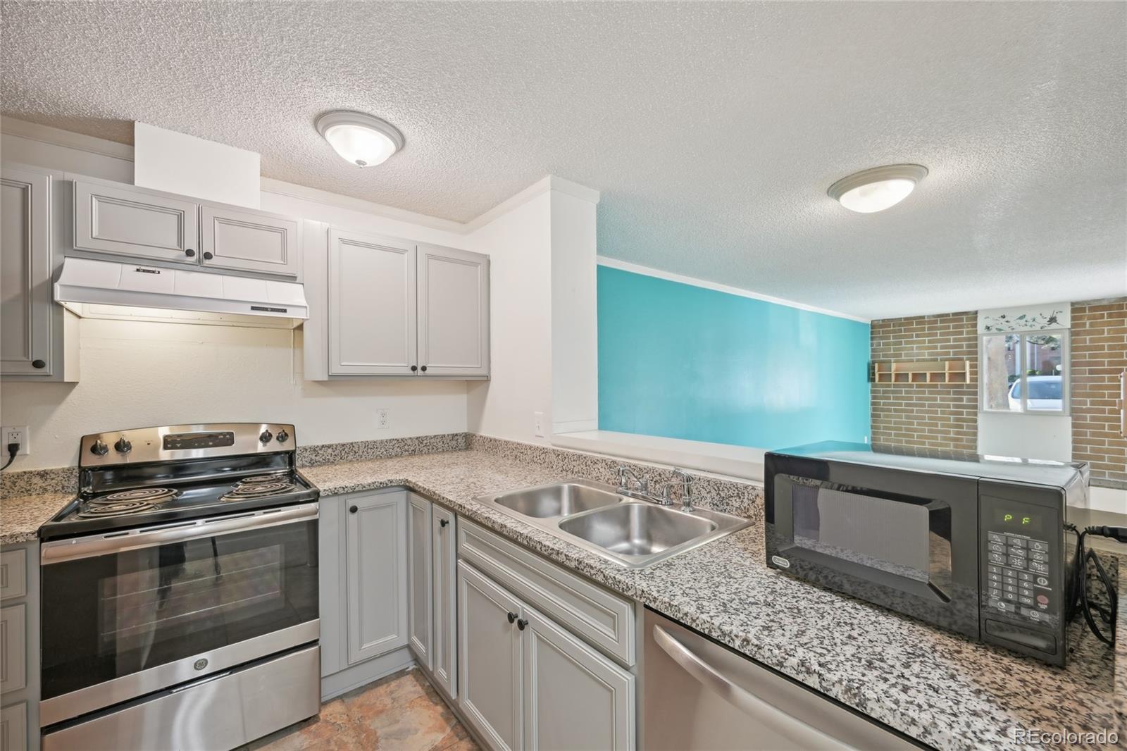 MLS Image #16 for 2880 s locust street,denver, Colorado