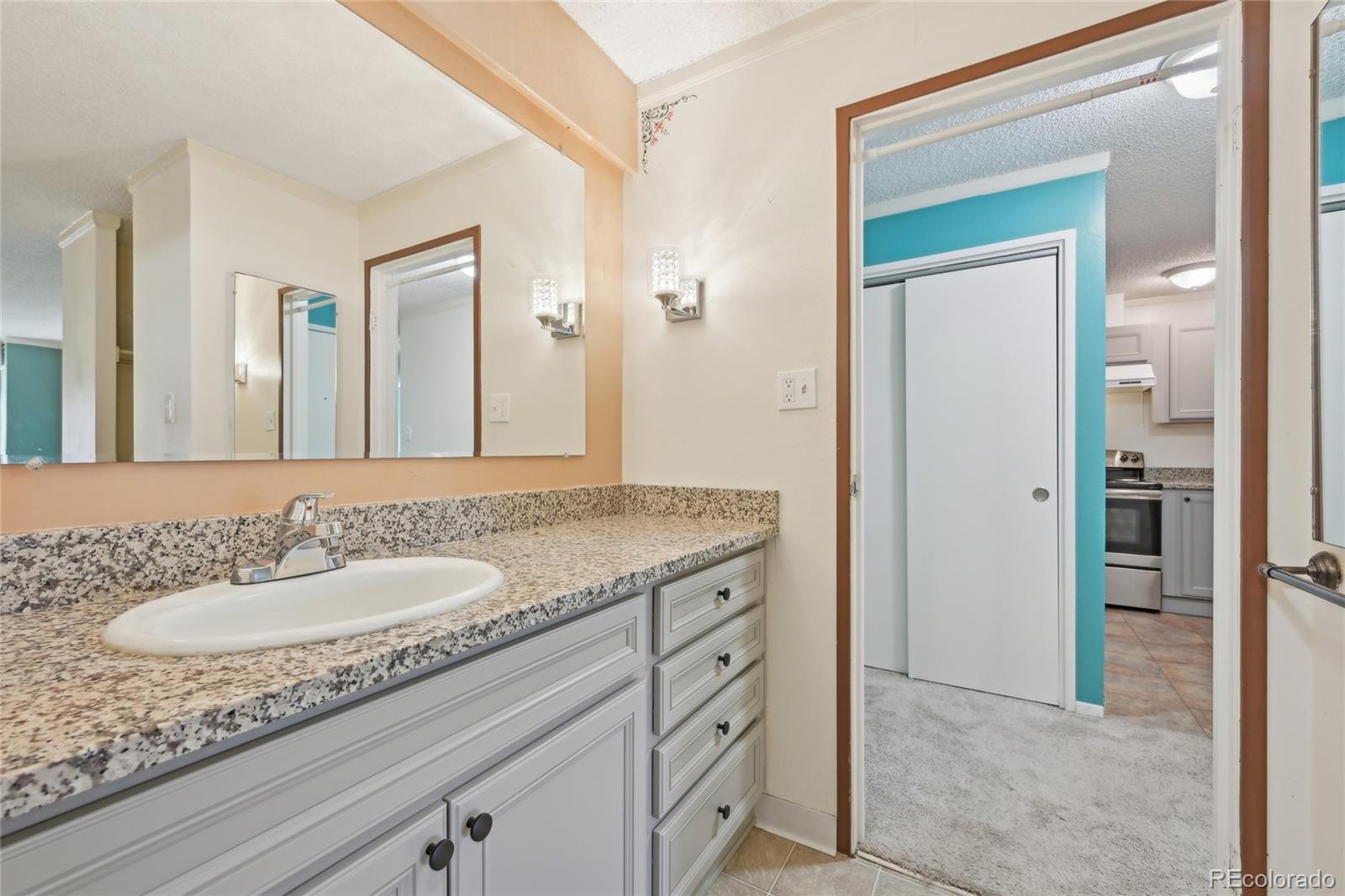 MLS Image #22 for 2880 s locust street,denver, Colorado