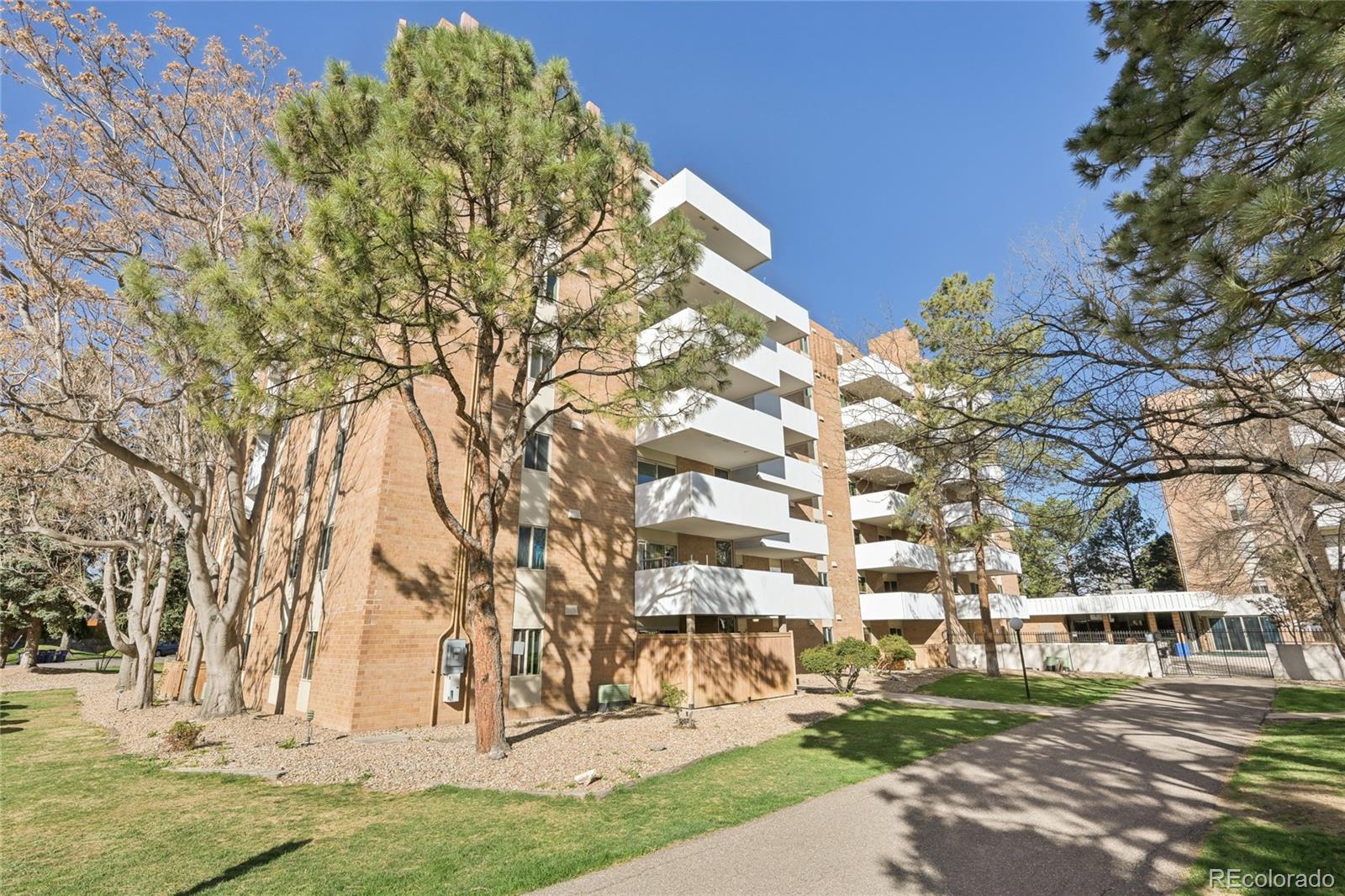 MLS Image #26 for 2880 s locust street,denver, Colorado
