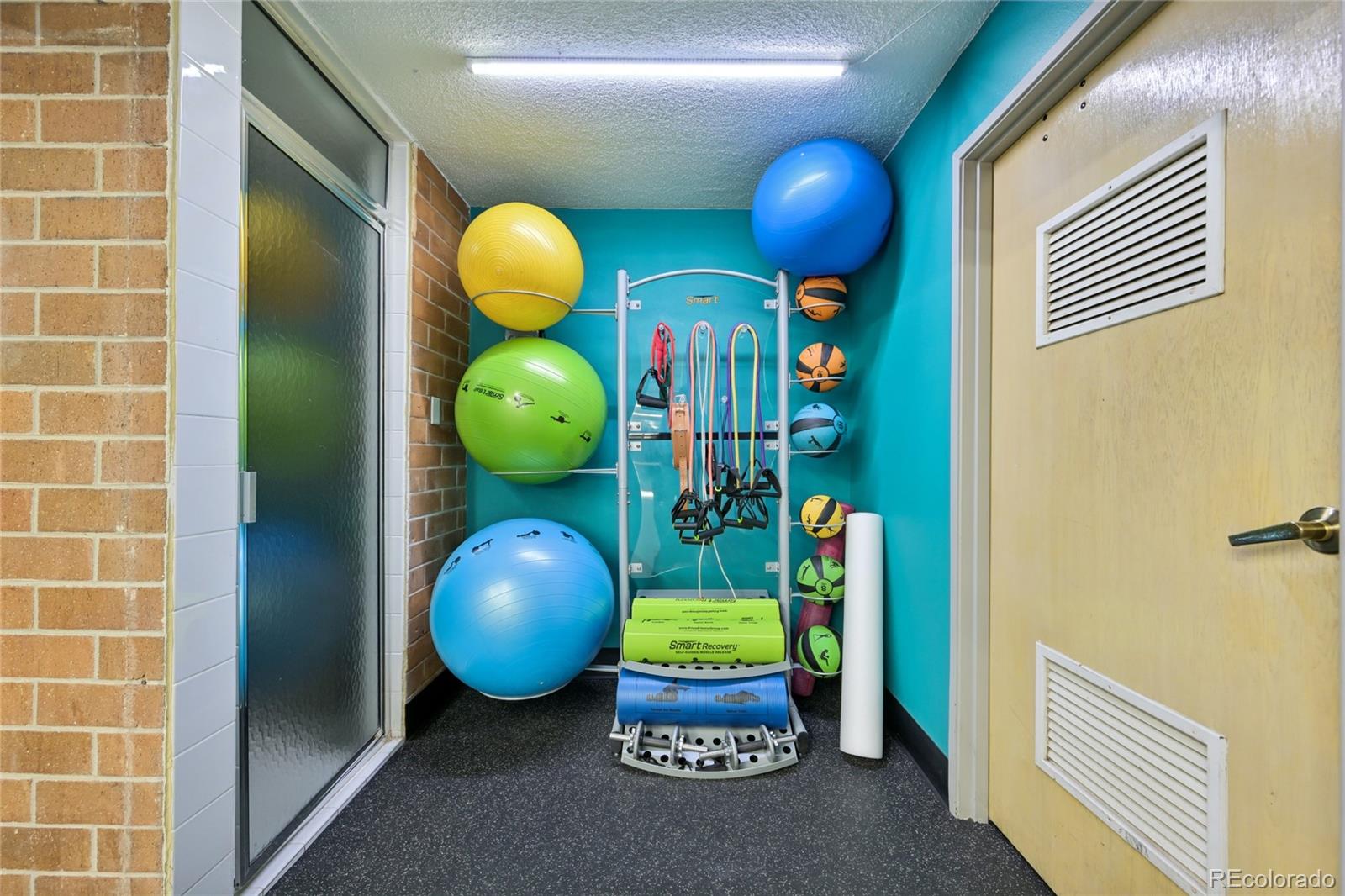 MLS Image #4 for 2880 s locust street,denver, Colorado