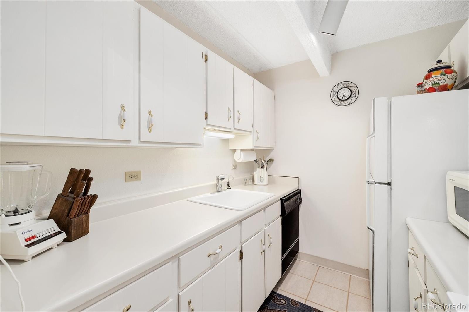 MLS Image #4 for 8060 e girard avenue 614,denver, Colorado