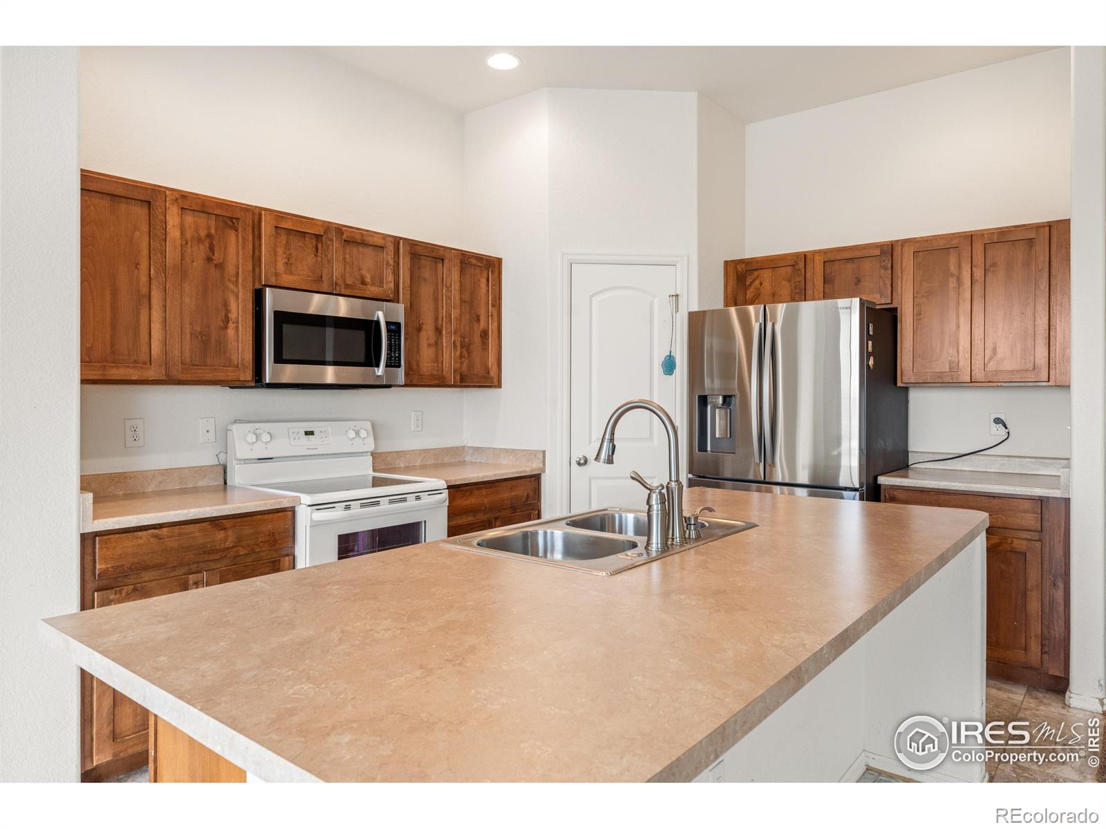 MLS Image #2 for 904 w union avenue,la salle, Colorado