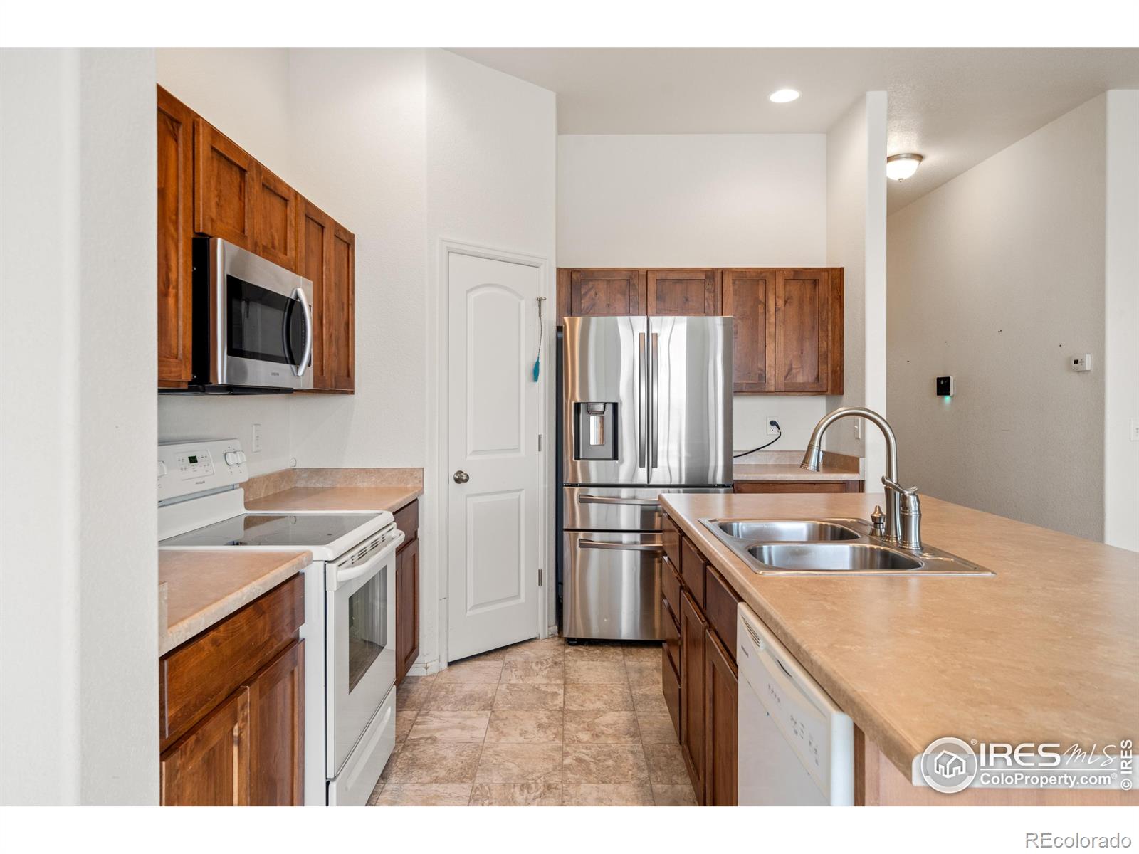 MLS Image #3 for 904 w union avenue,la salle, Colorado