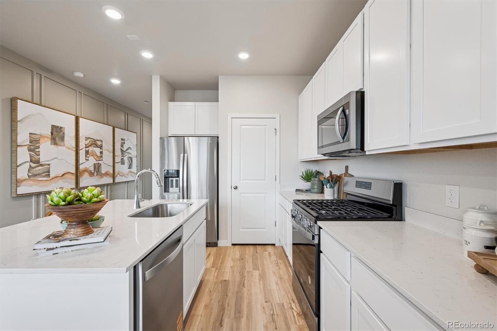 MLS Image #3 for 22579 e 47th drive,aurora, Colorado