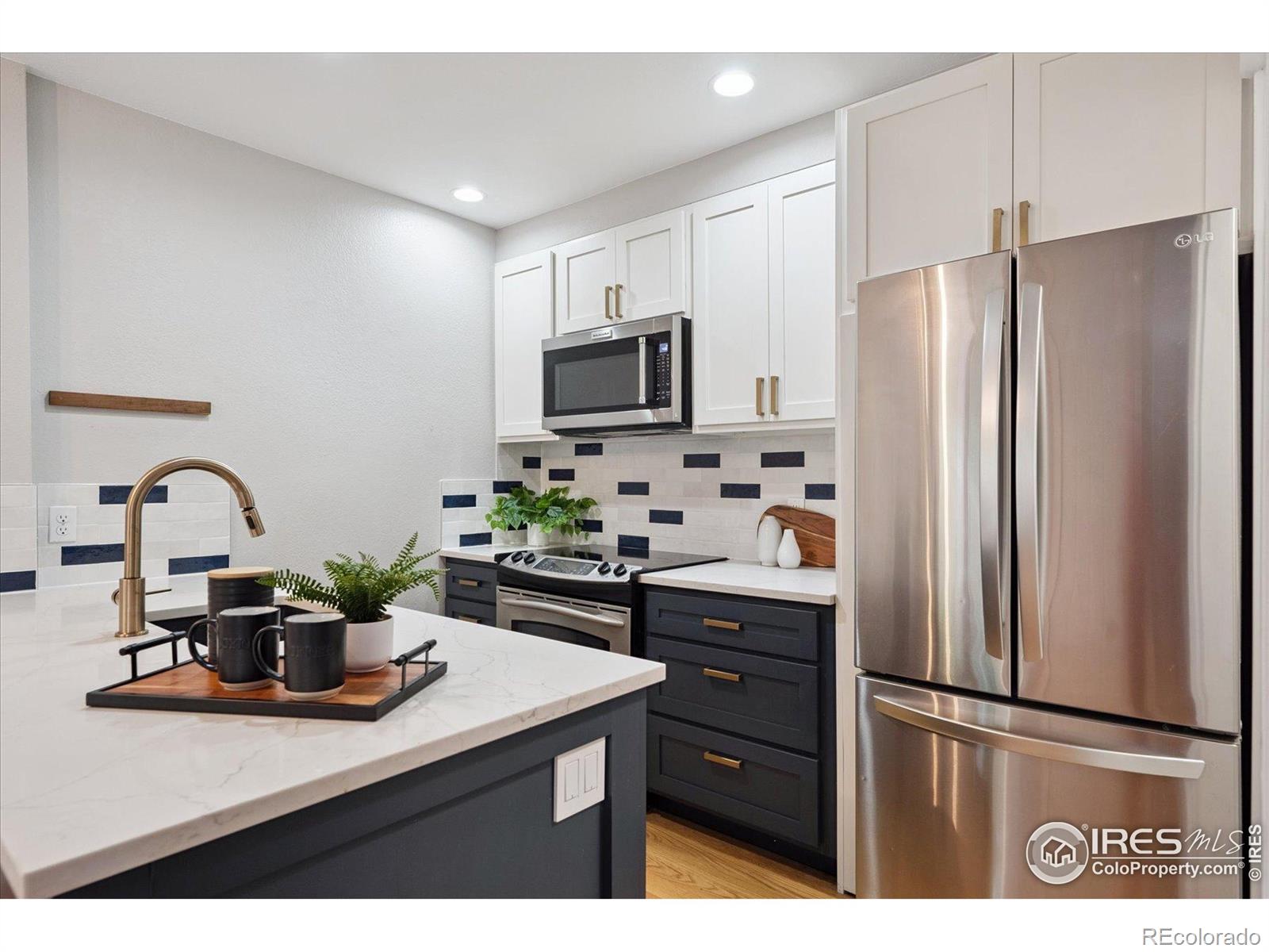 MLS Image #3 for 2201  pearl street,boulder, Colorado