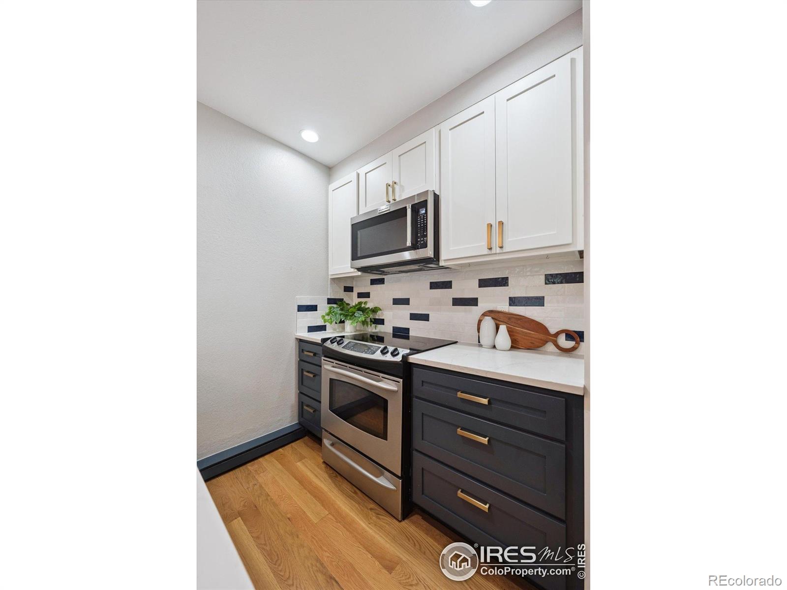 MLS Image #7 for 2201  pearl street,boulder, Colorado