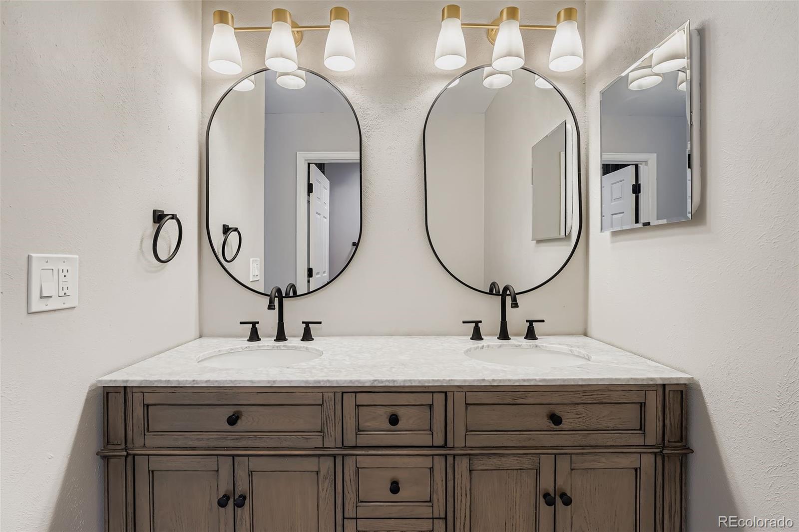 MLS Image #12 for 2800 s heather gardens way,aurora, Colorado