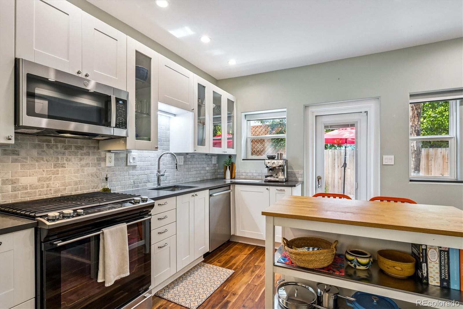 MLS Image #13 for 924 e 22nd avenue,denver, Colorado