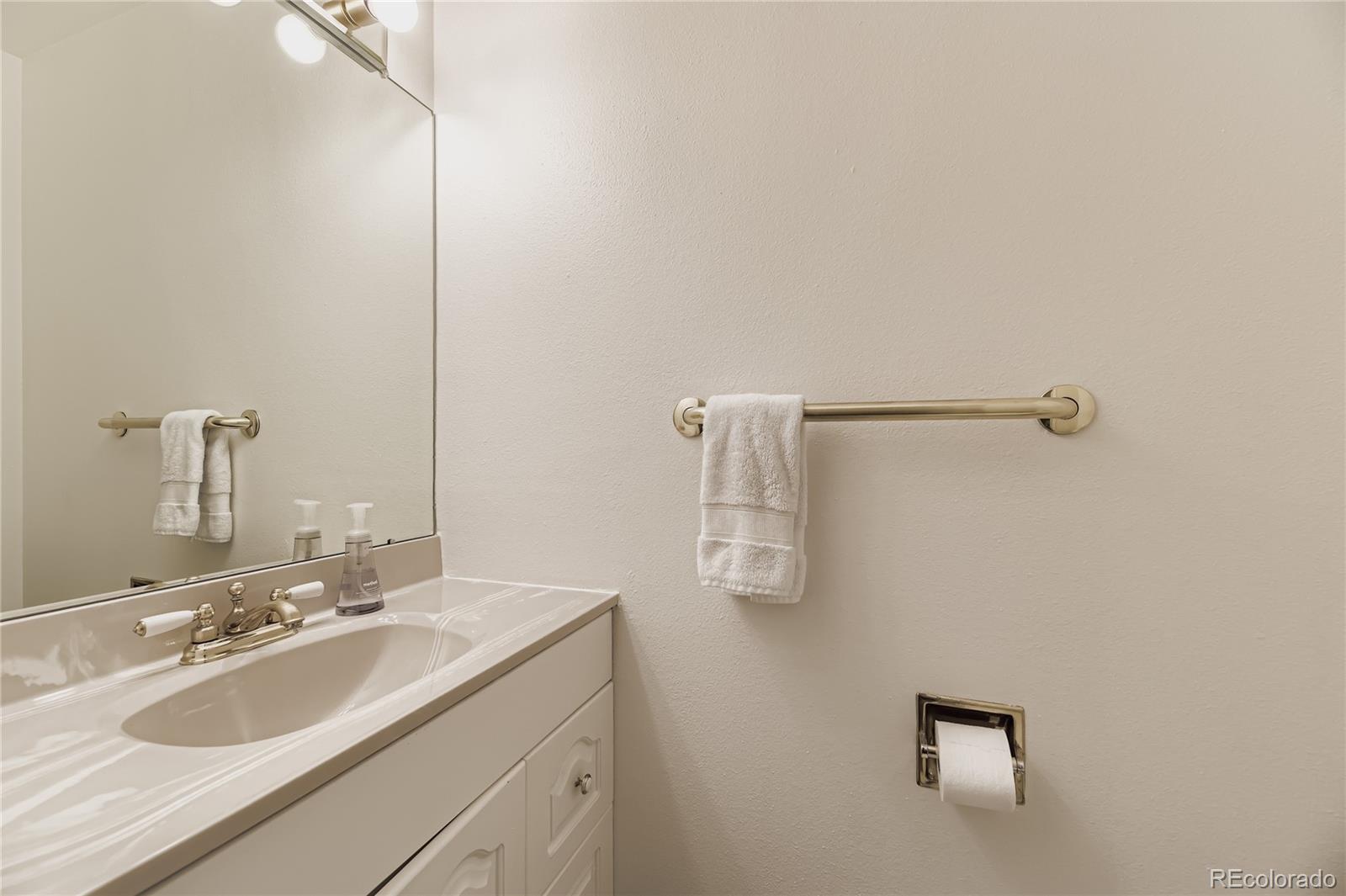 MLS Image #6 for 9089 e nassau avenue,denver, Colorado