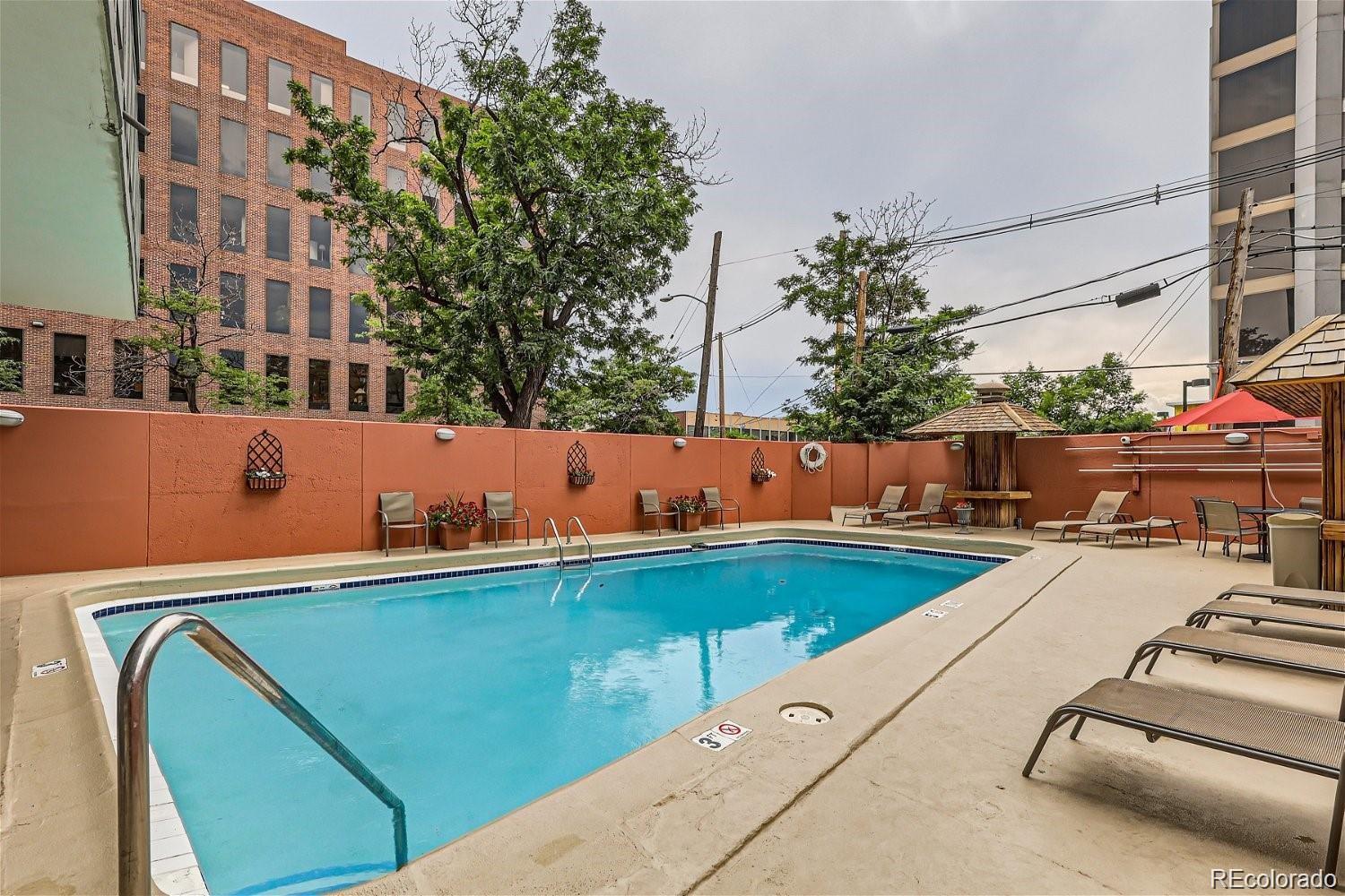 MLS Image #11 for 909 n logan street 4a,denver, Colorado