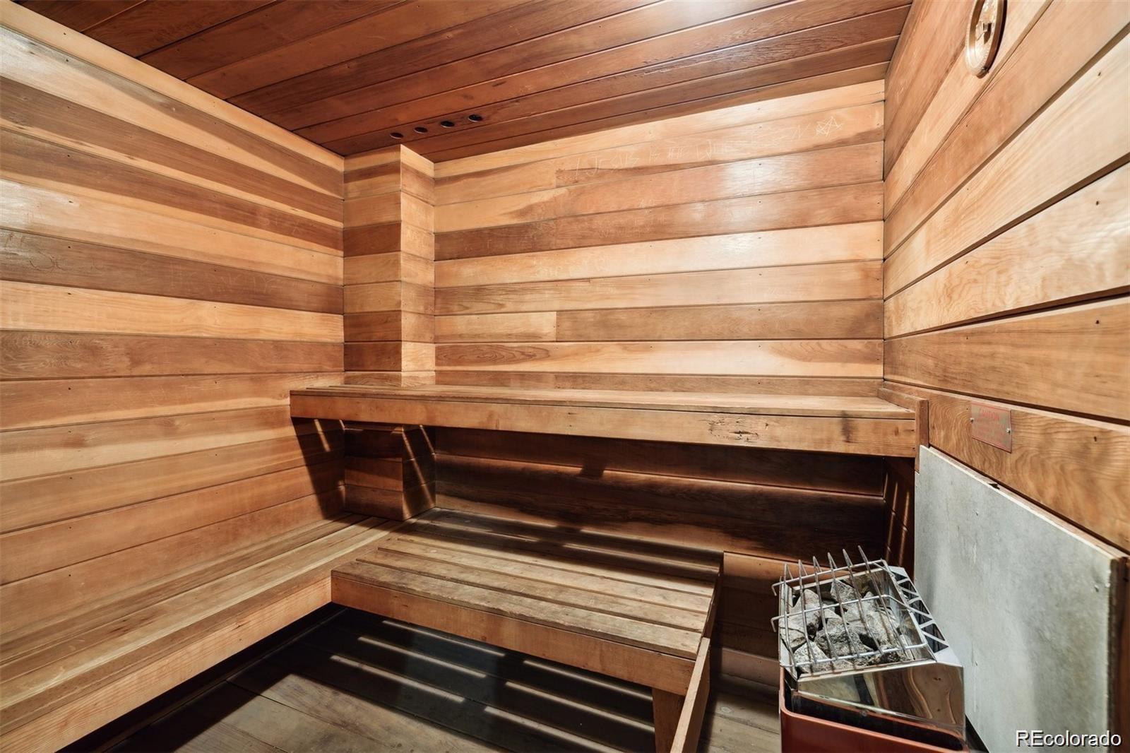 MLS Image #15 for 909 n logan street 4a,denver, Colorado