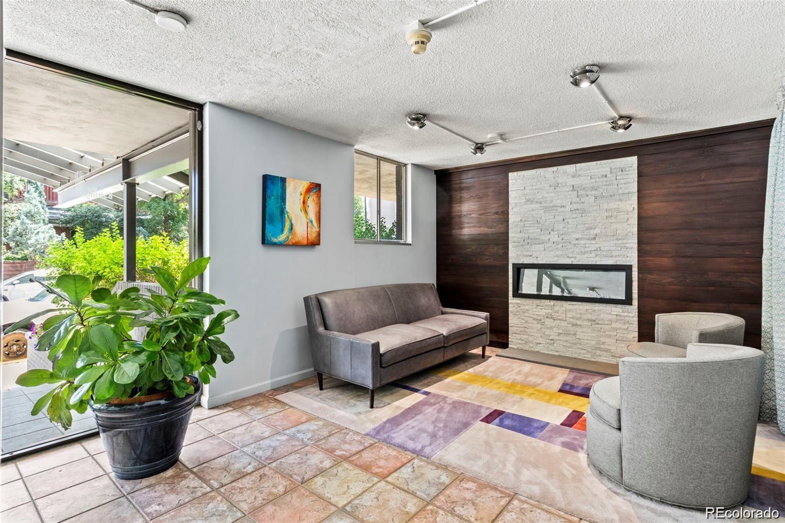 MLS Image #17 for 909 n logan street 4a,denver, Colorado