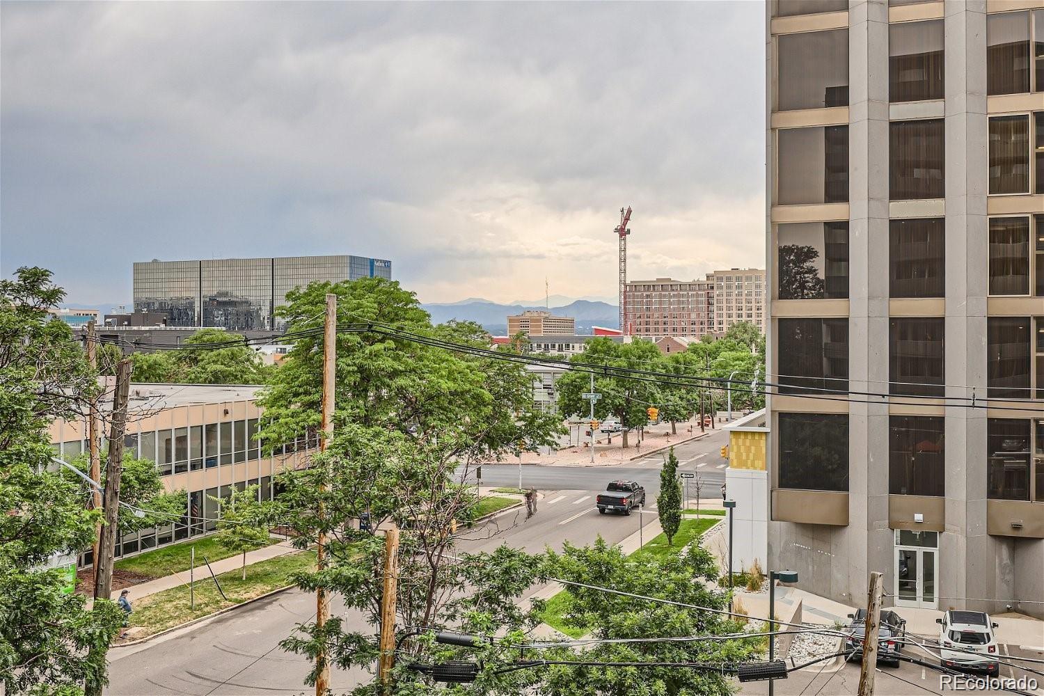 MLS Image #18 for 909 n logan street 4a,denver, Colorado
