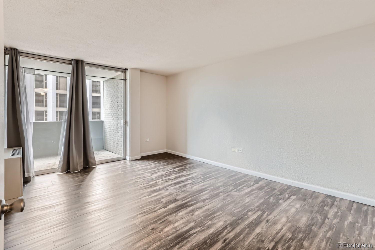 MLS Image #5 for 909 n logan street 4a,denver, Colorado