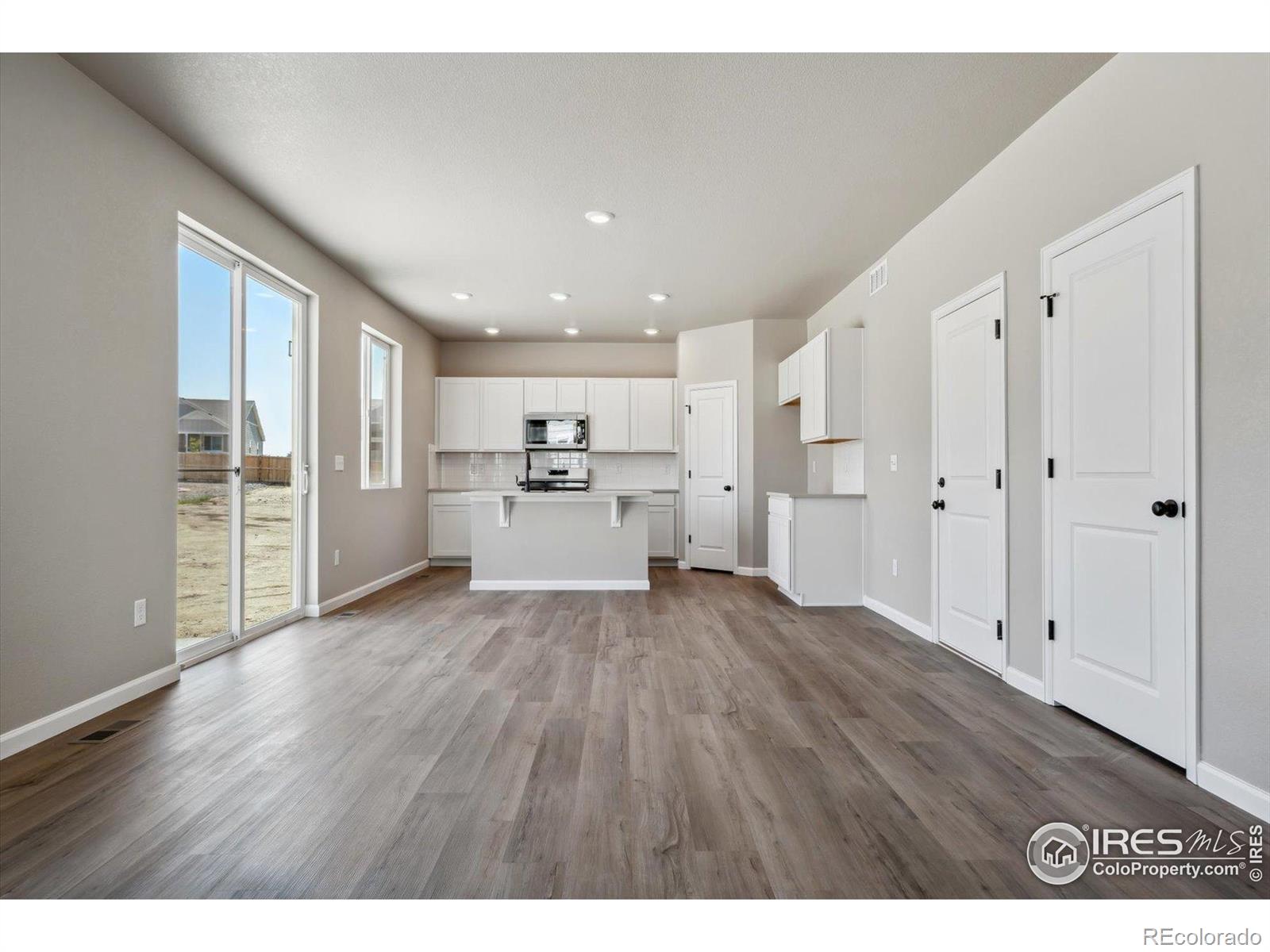 MLS Image #11 for 944  harvard street,johnstown, Colorado