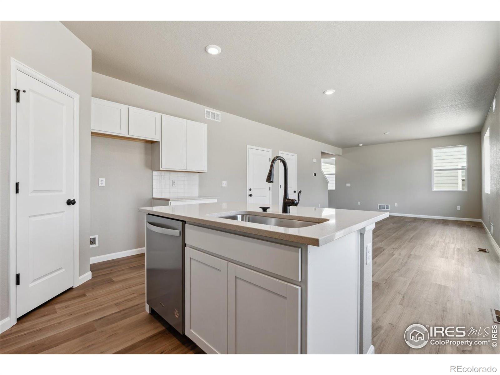 MLS Image #18 for 944  harvard street,johnstown, Colorado